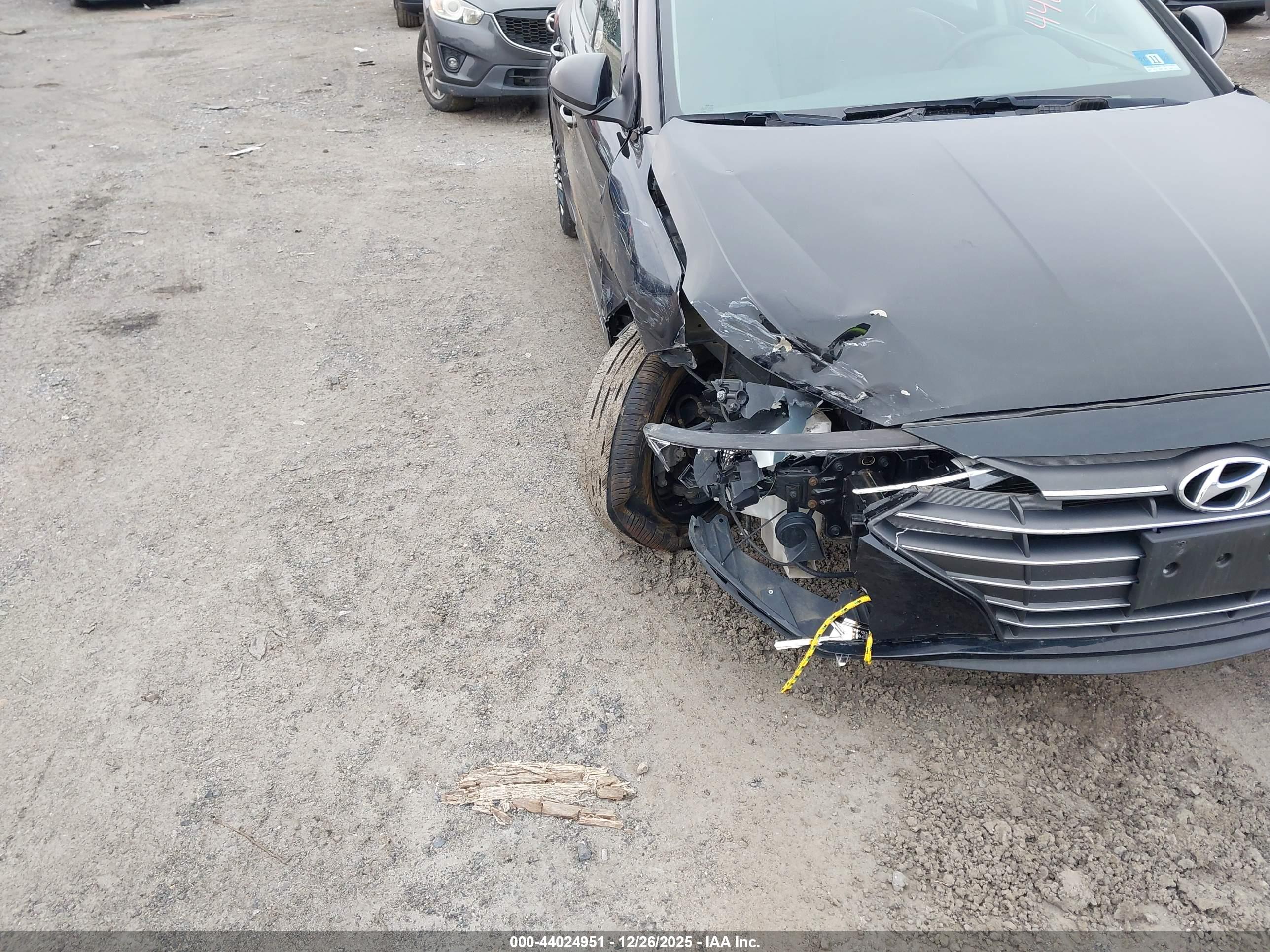 HYUNDAI ELANTRA image 6