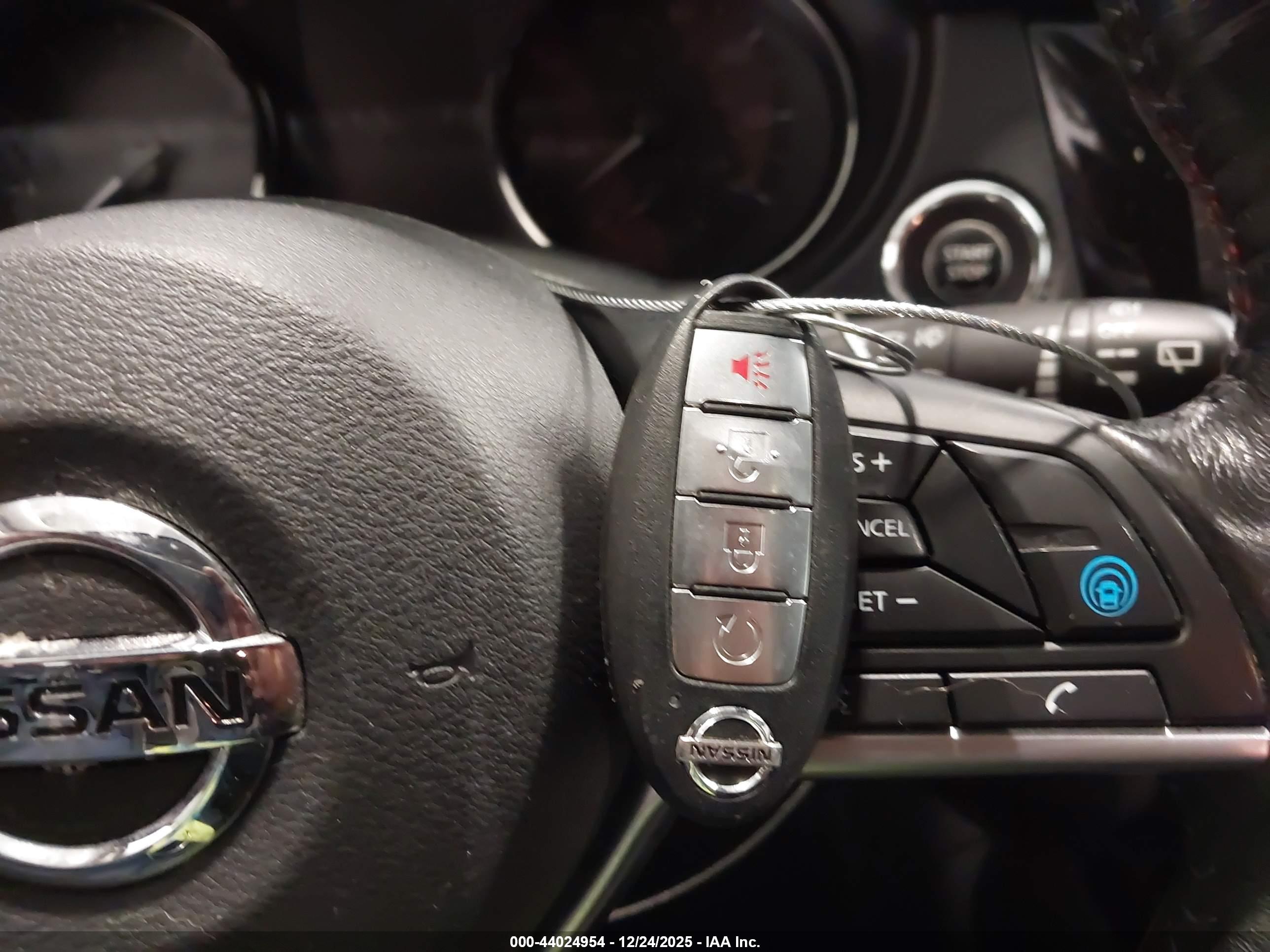 NISSAN ROGUE image 11