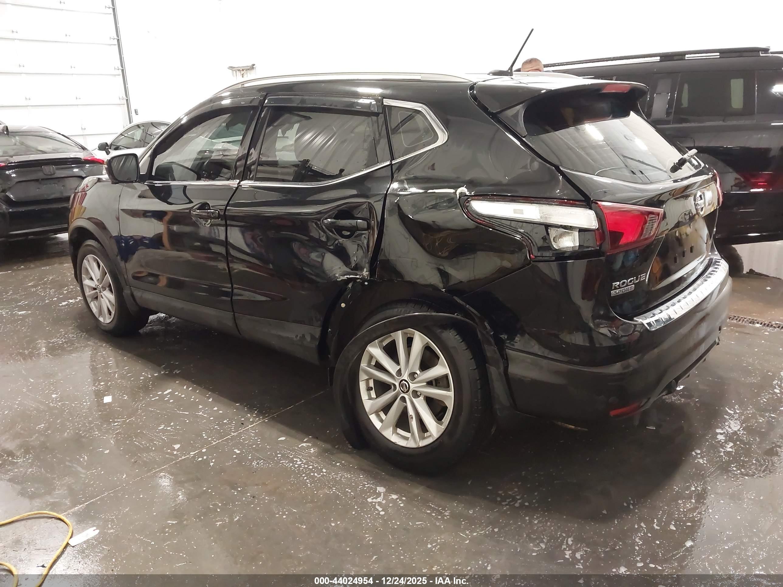 NISSAN ROGUE image 3