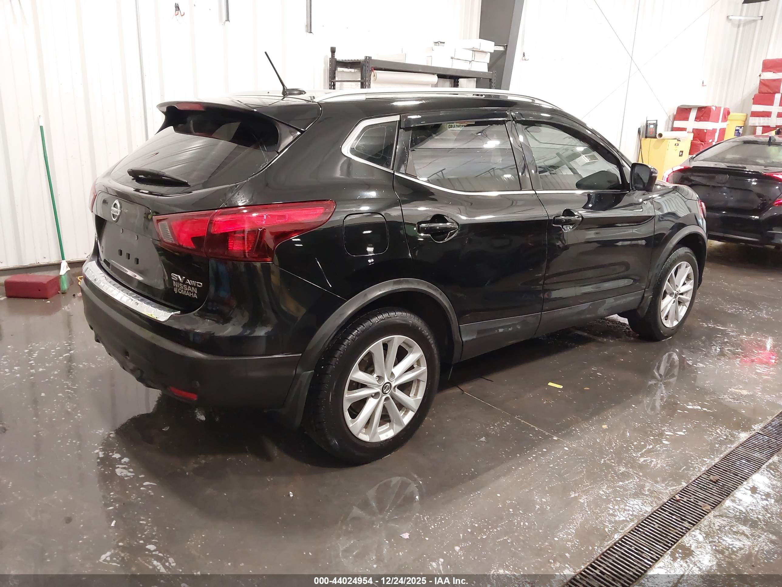 NISSAN ROGUE image 4