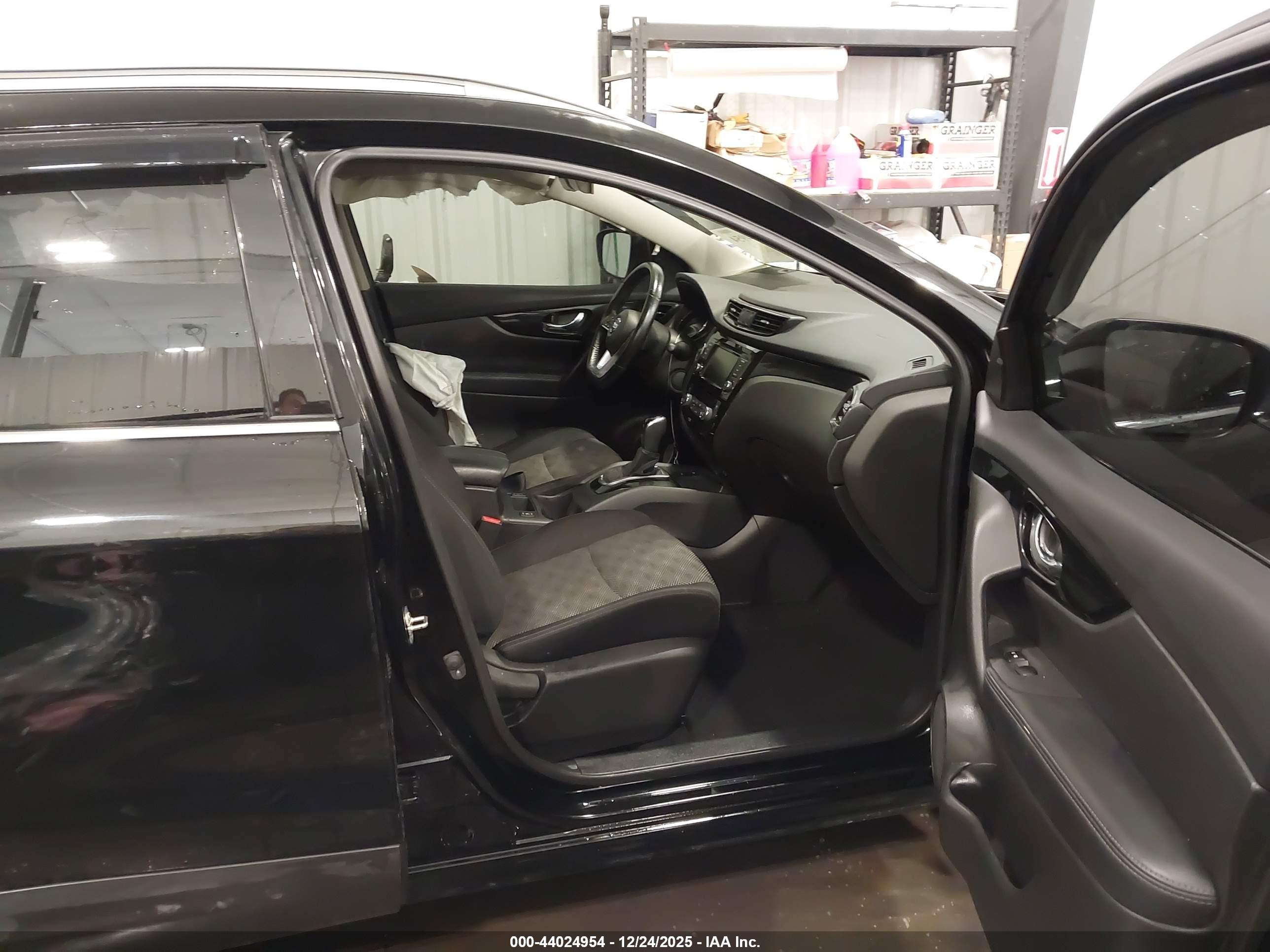 NISSAN ROGUE image 5