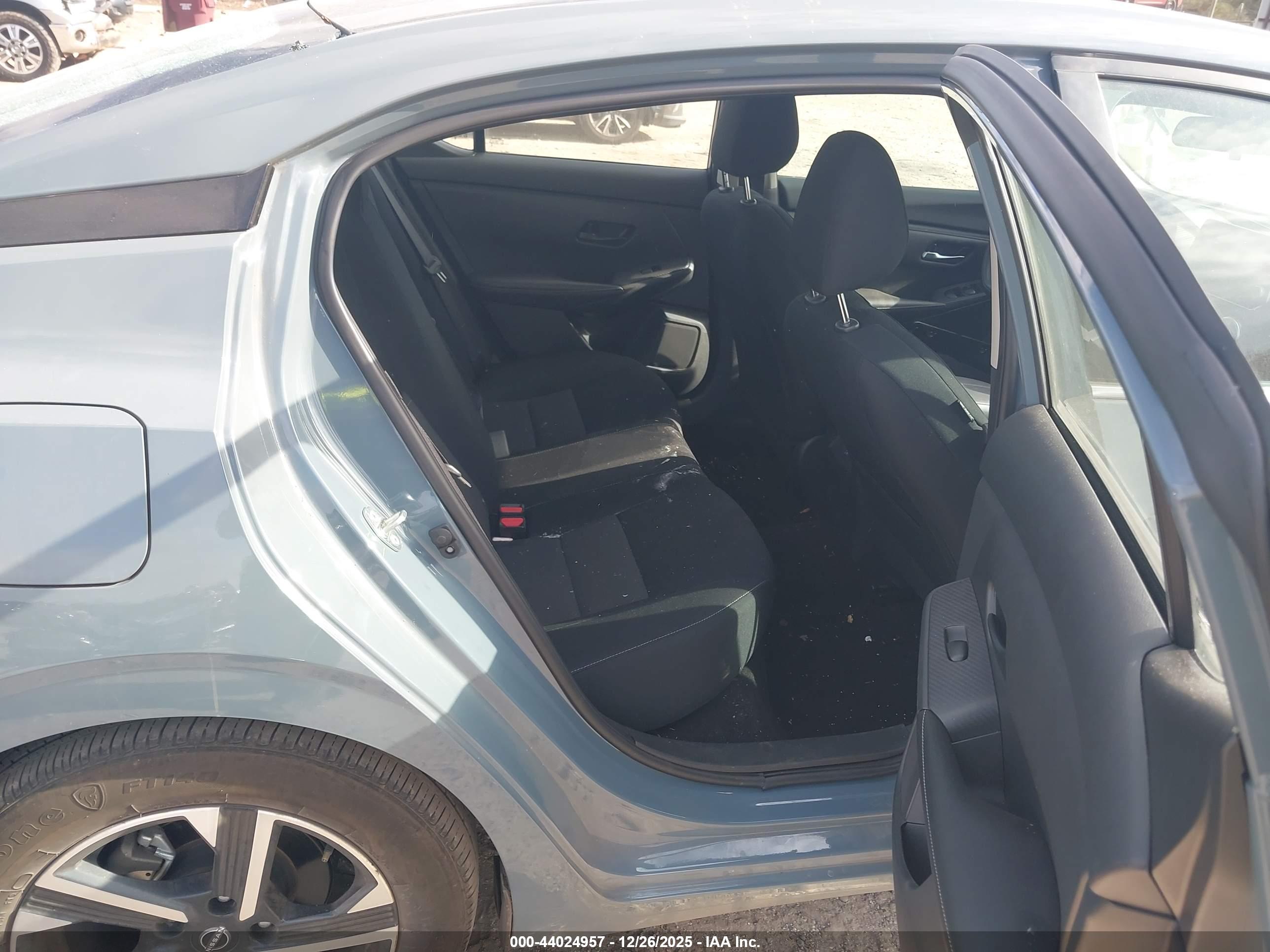 NISSAN SENTRA image 8