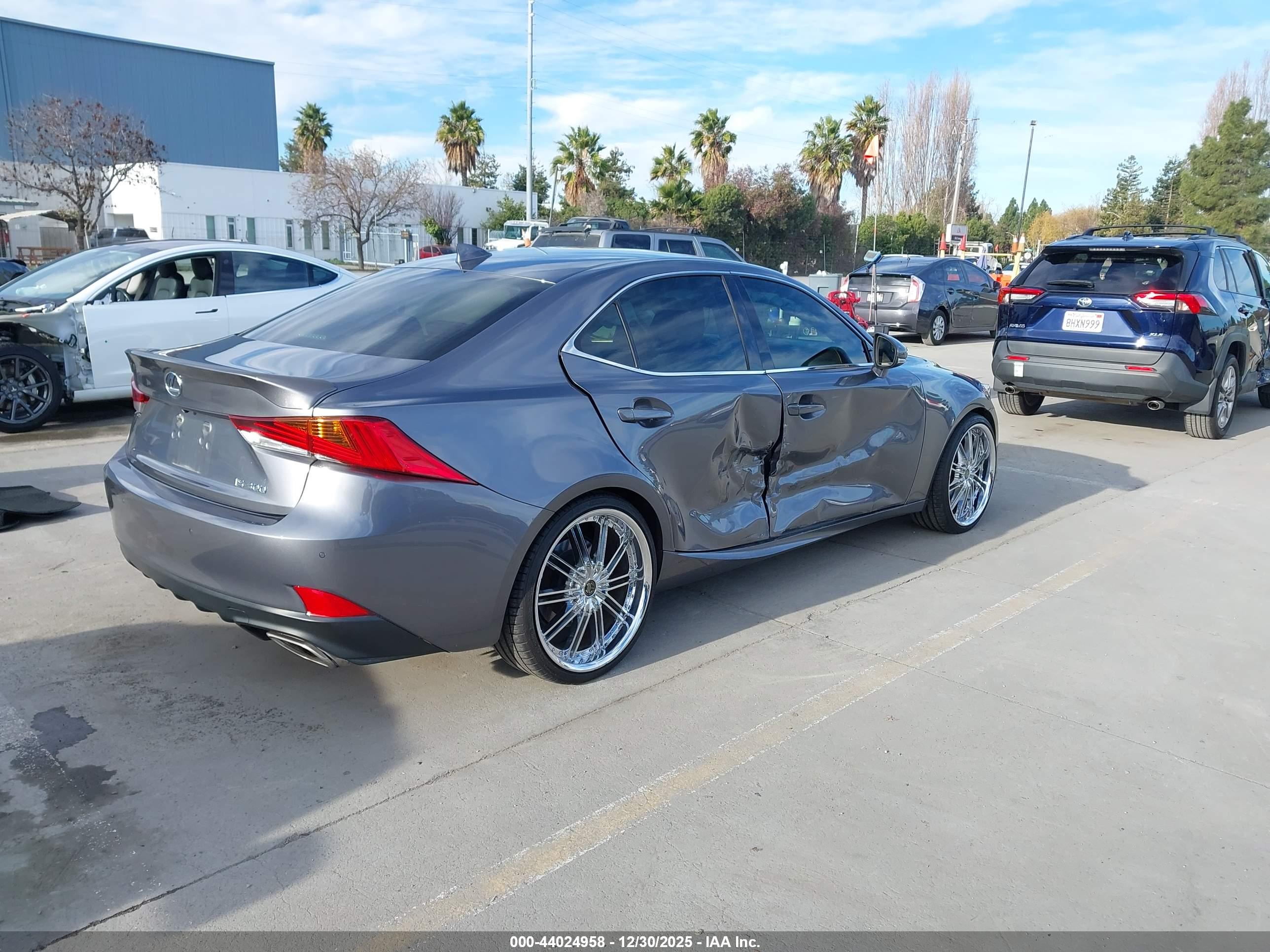 LEXUS IS image 4