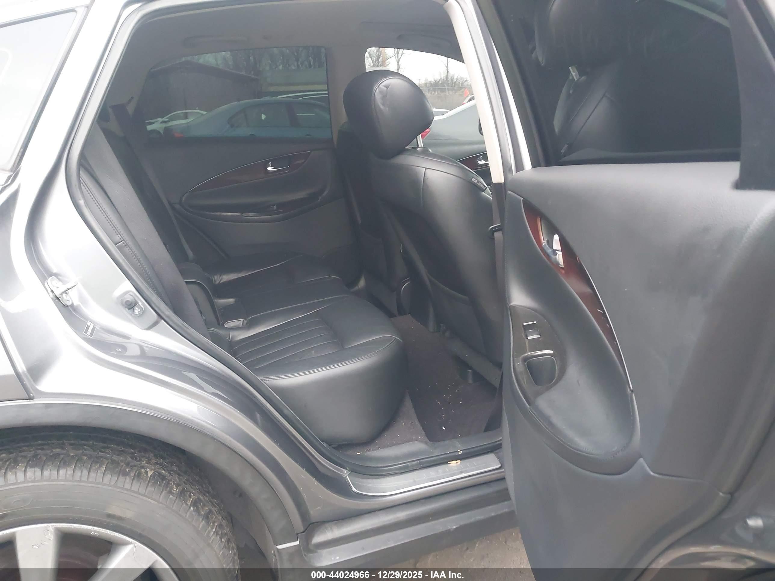 INFINITI QX50 image 8