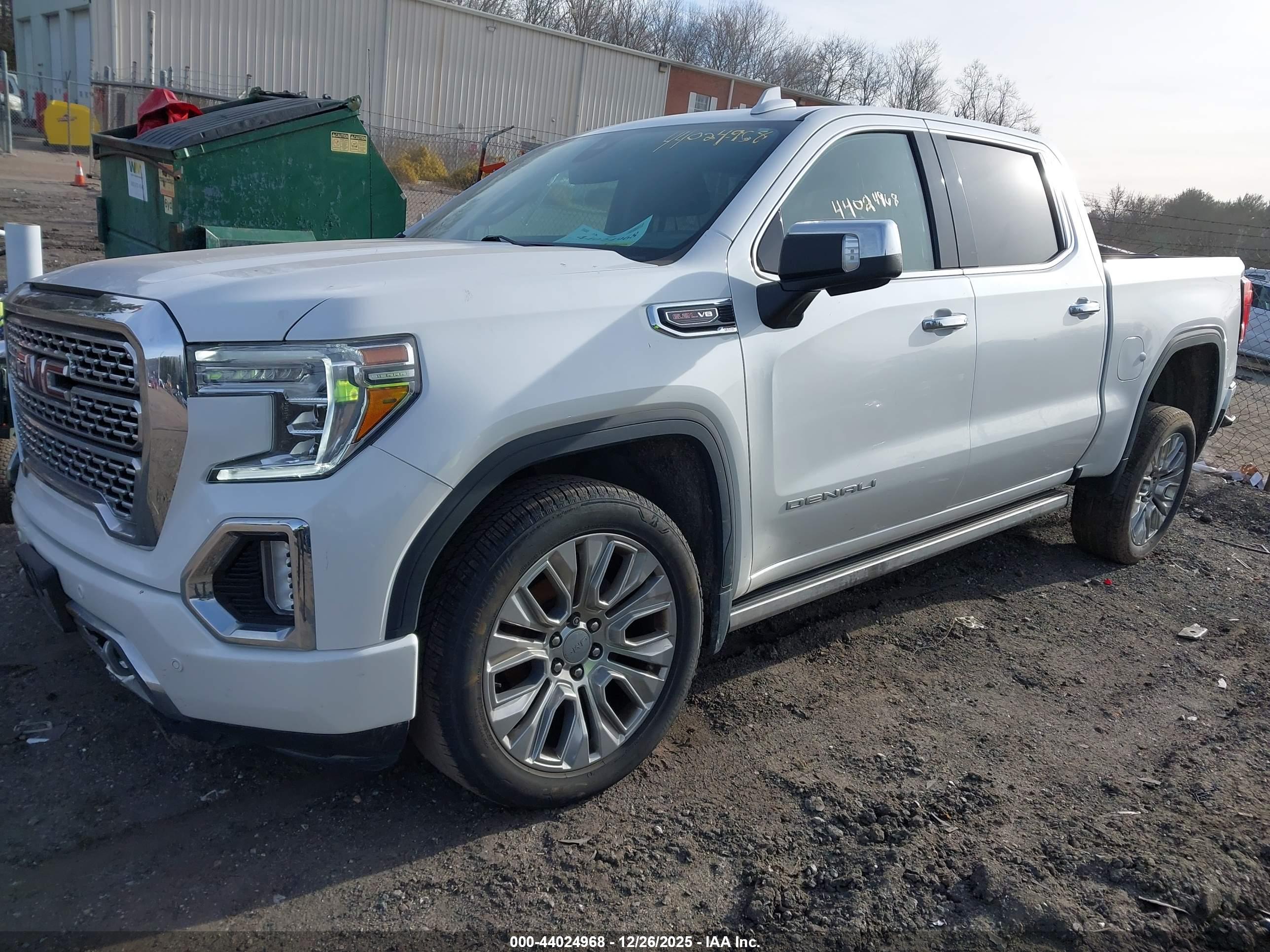 GMC SIERRA image 2