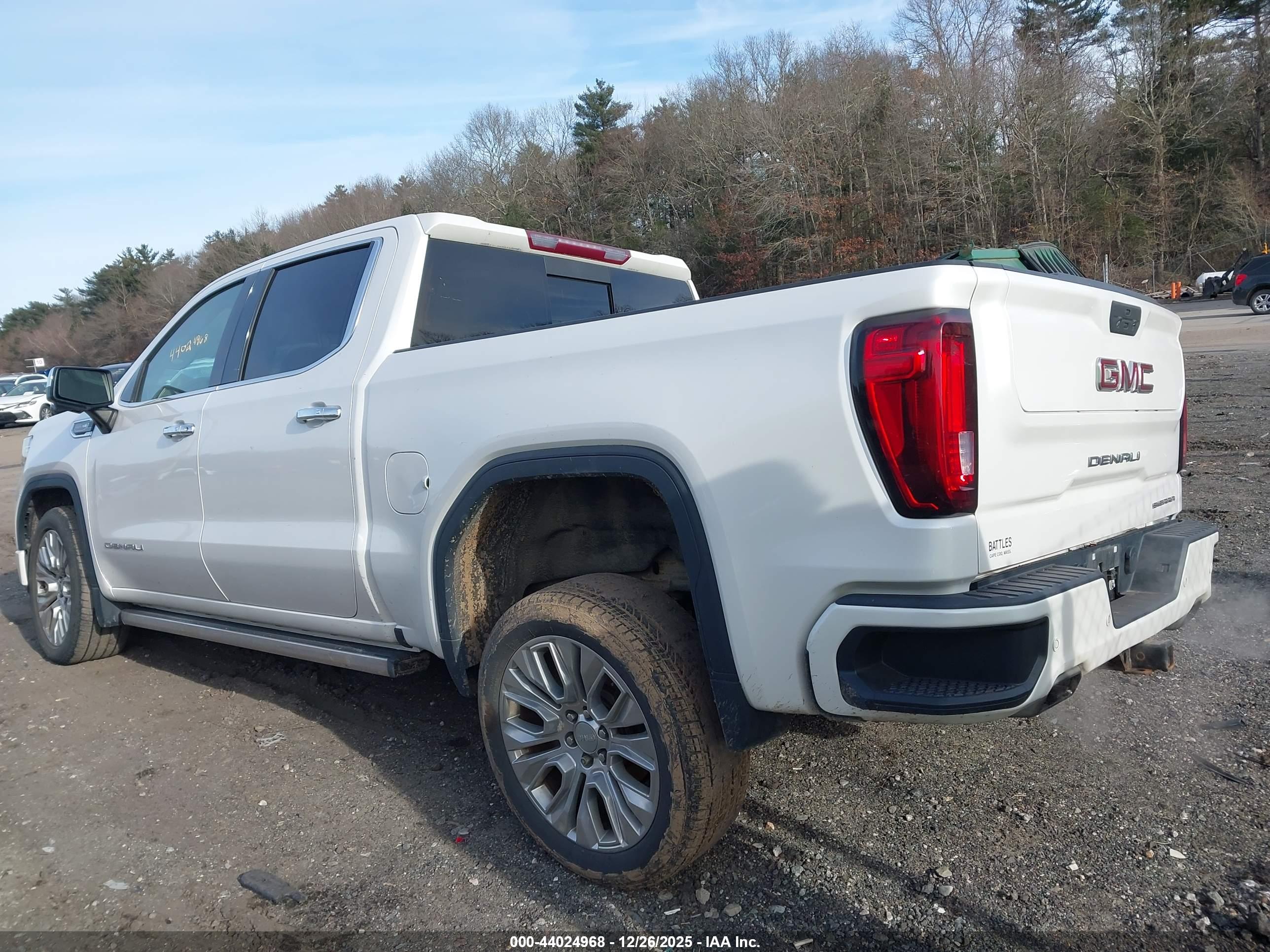 GMC SIERRA image 3