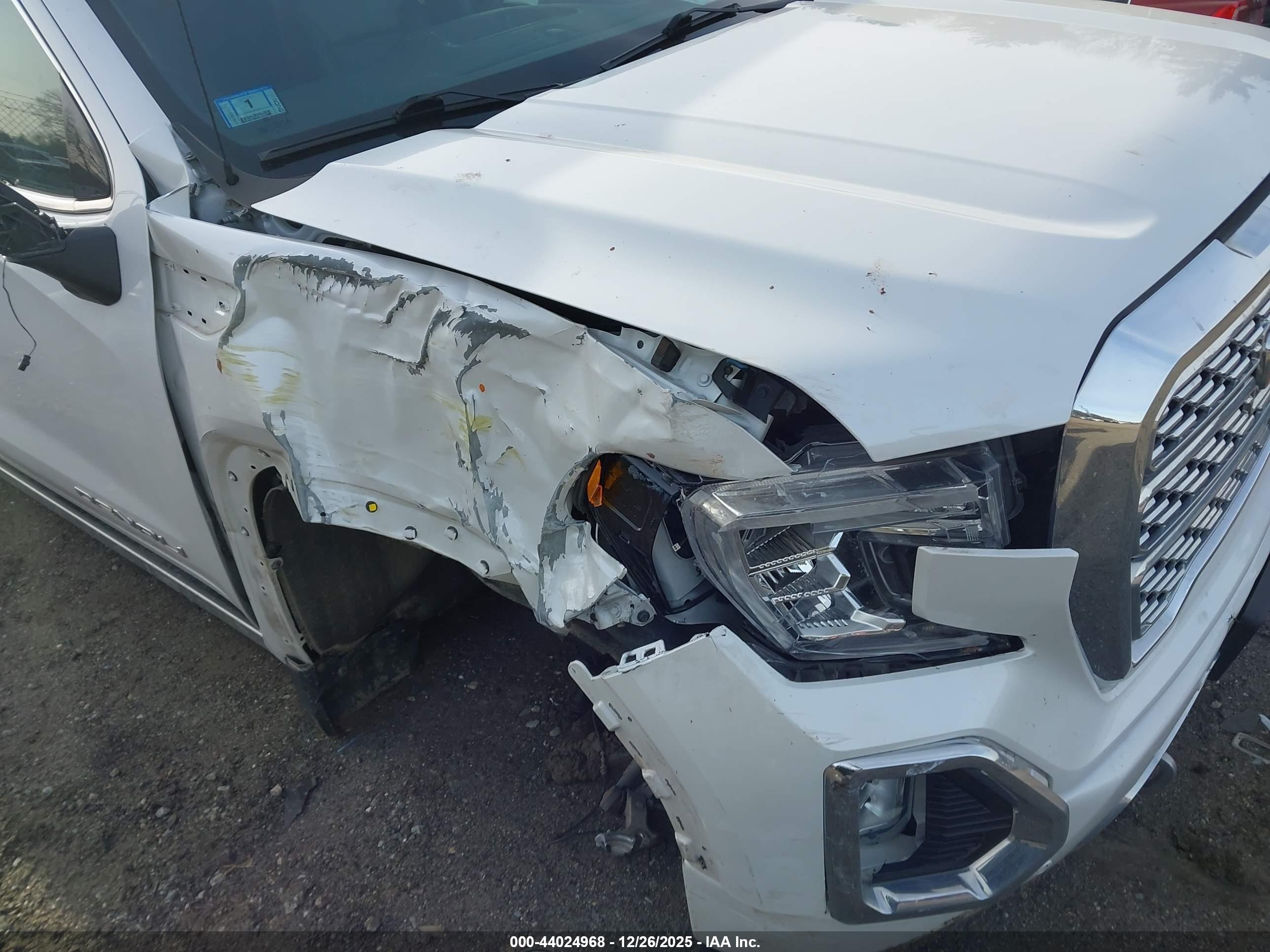 GMC SIERRA image 6