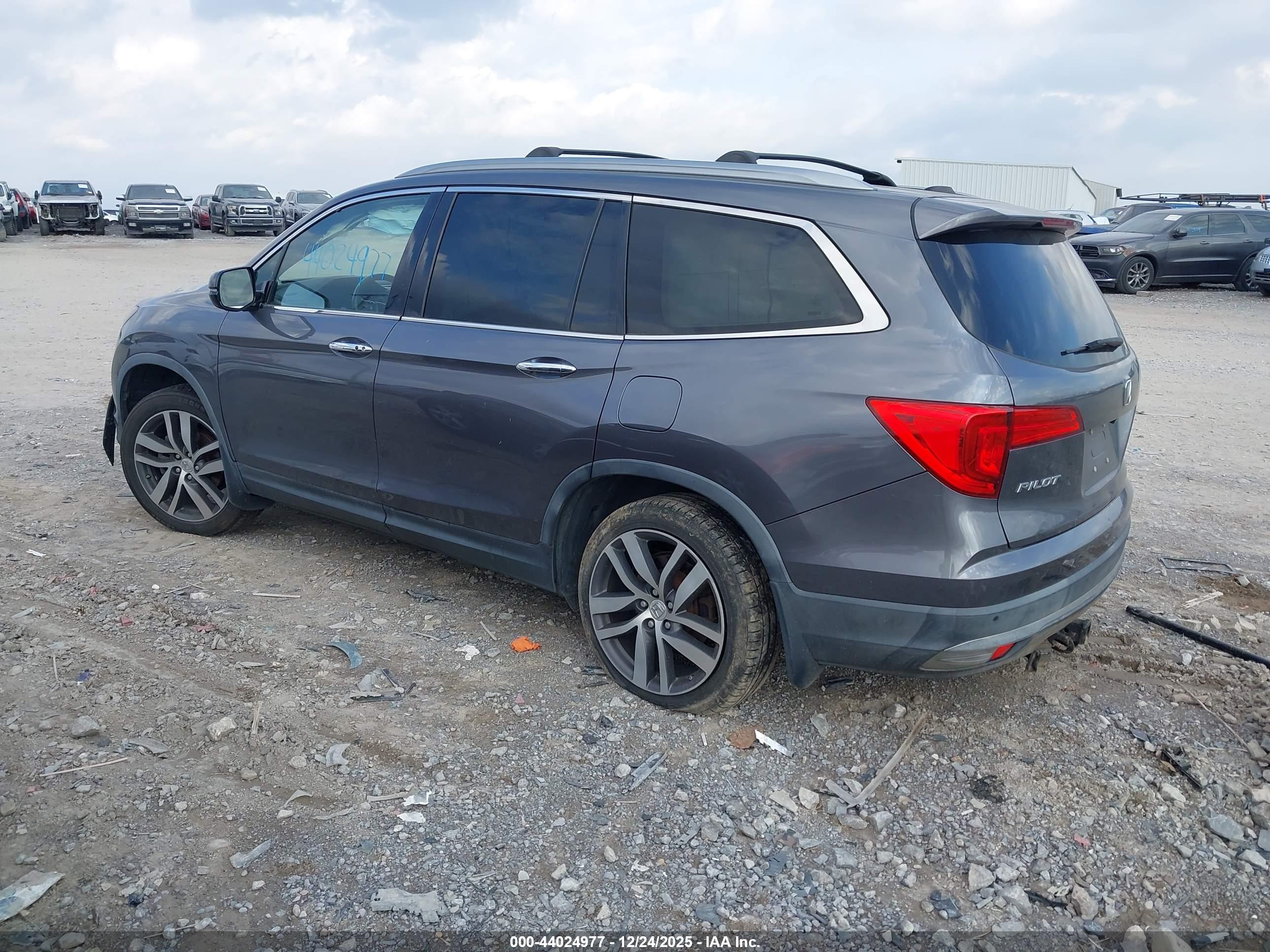 HONDA PILOT image 3