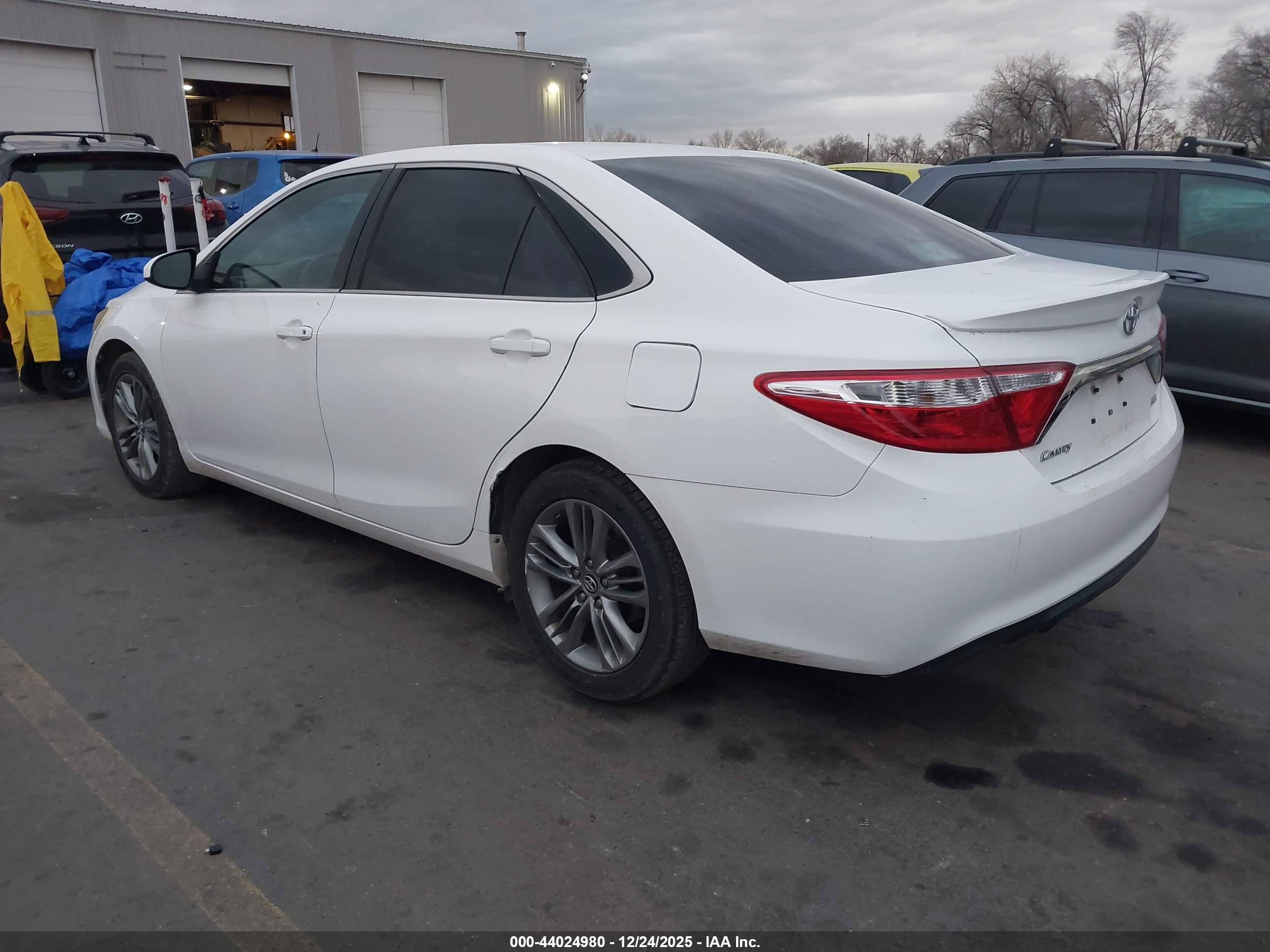TOYOTA CAMRY image 3