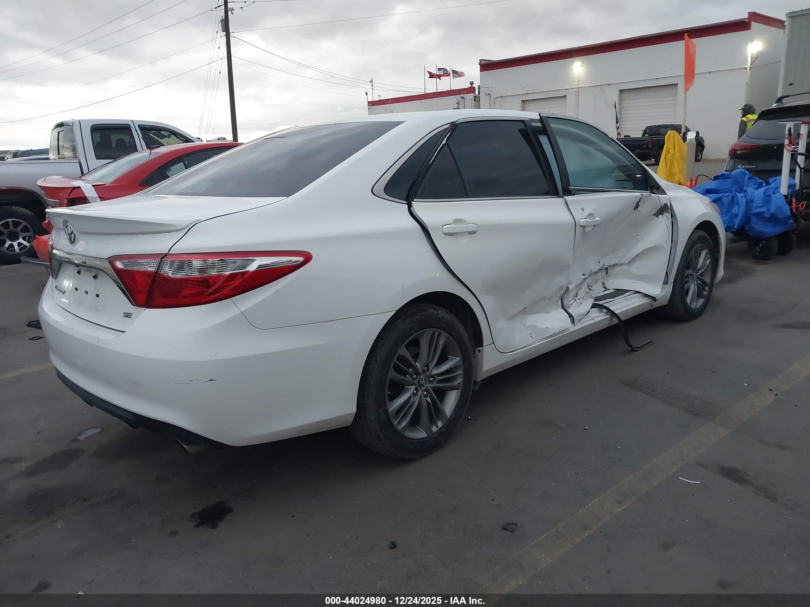 TOYOTA CAMRY image 4