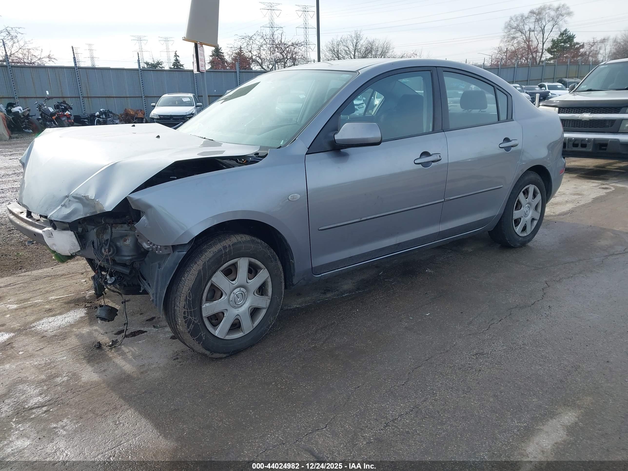 MAZDA MAZDA3 image 2