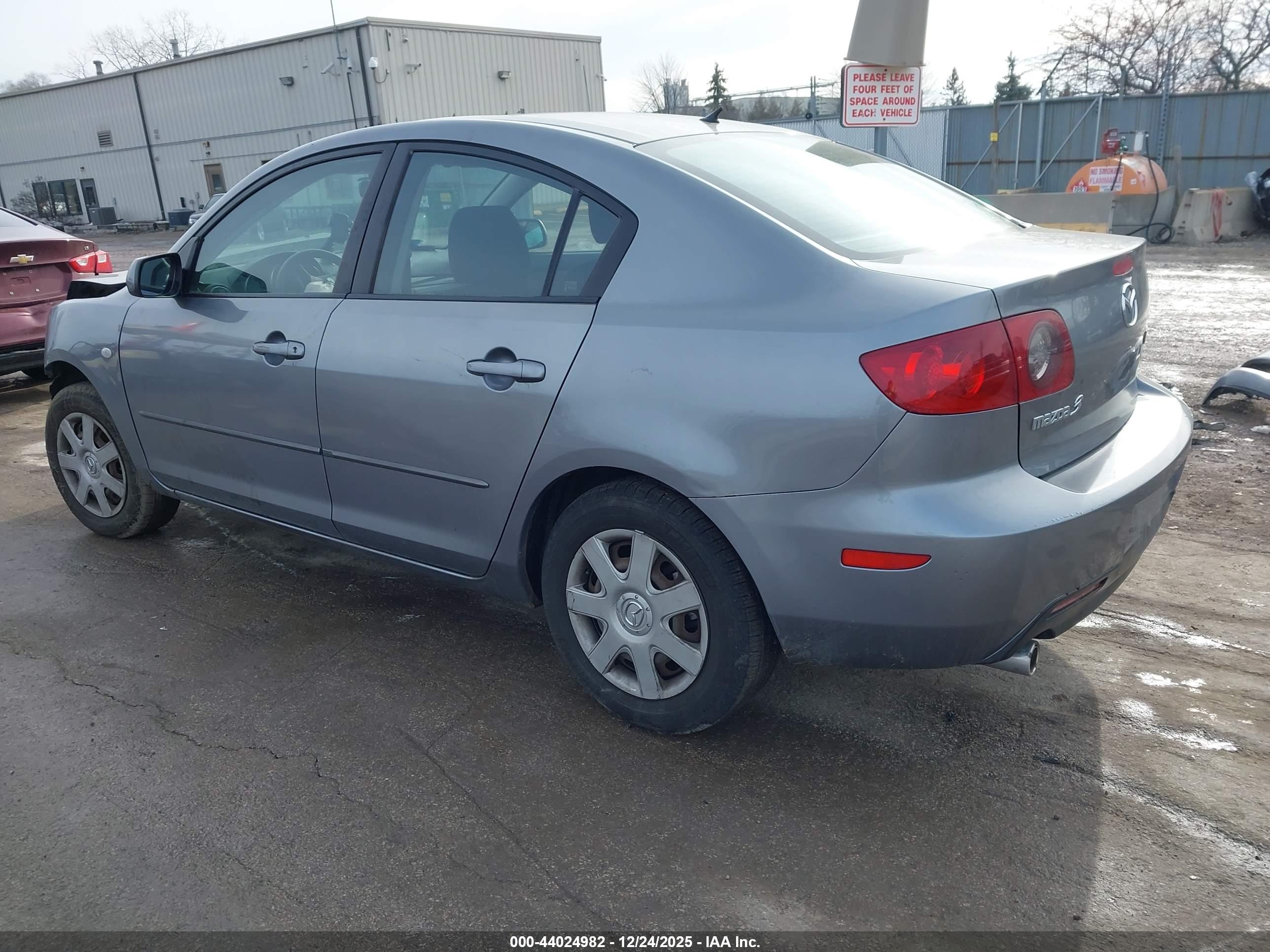 MAZDA MAZDA3 image 3