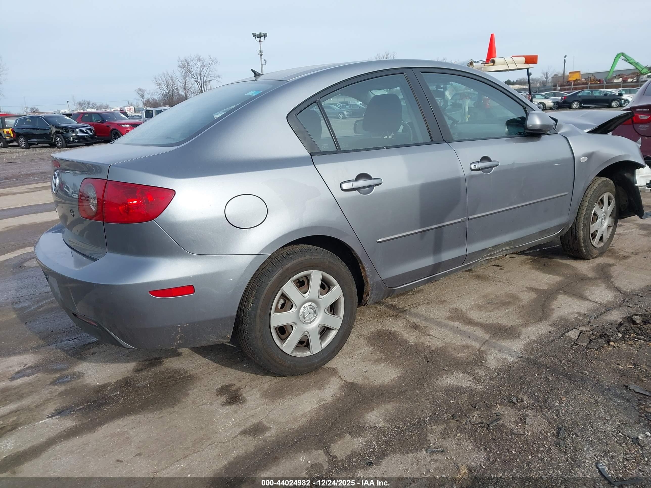 MAZDA MAZDA3 image 4
