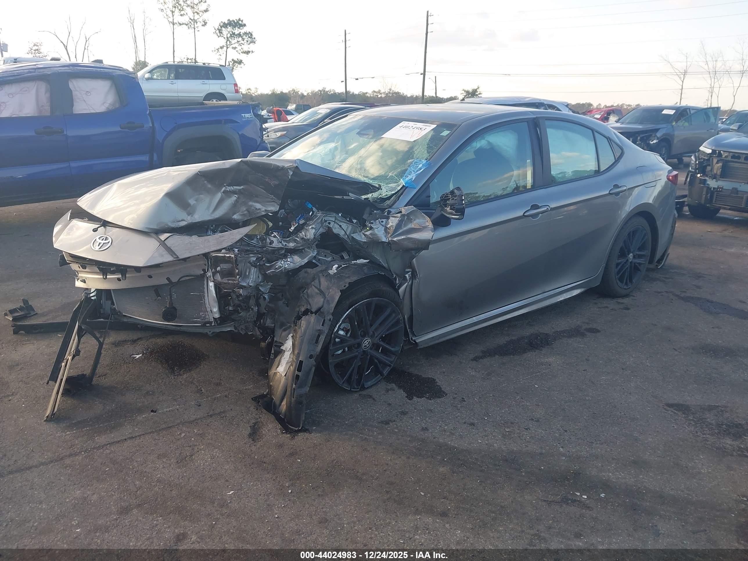 TOYOTA CAMRY image 2