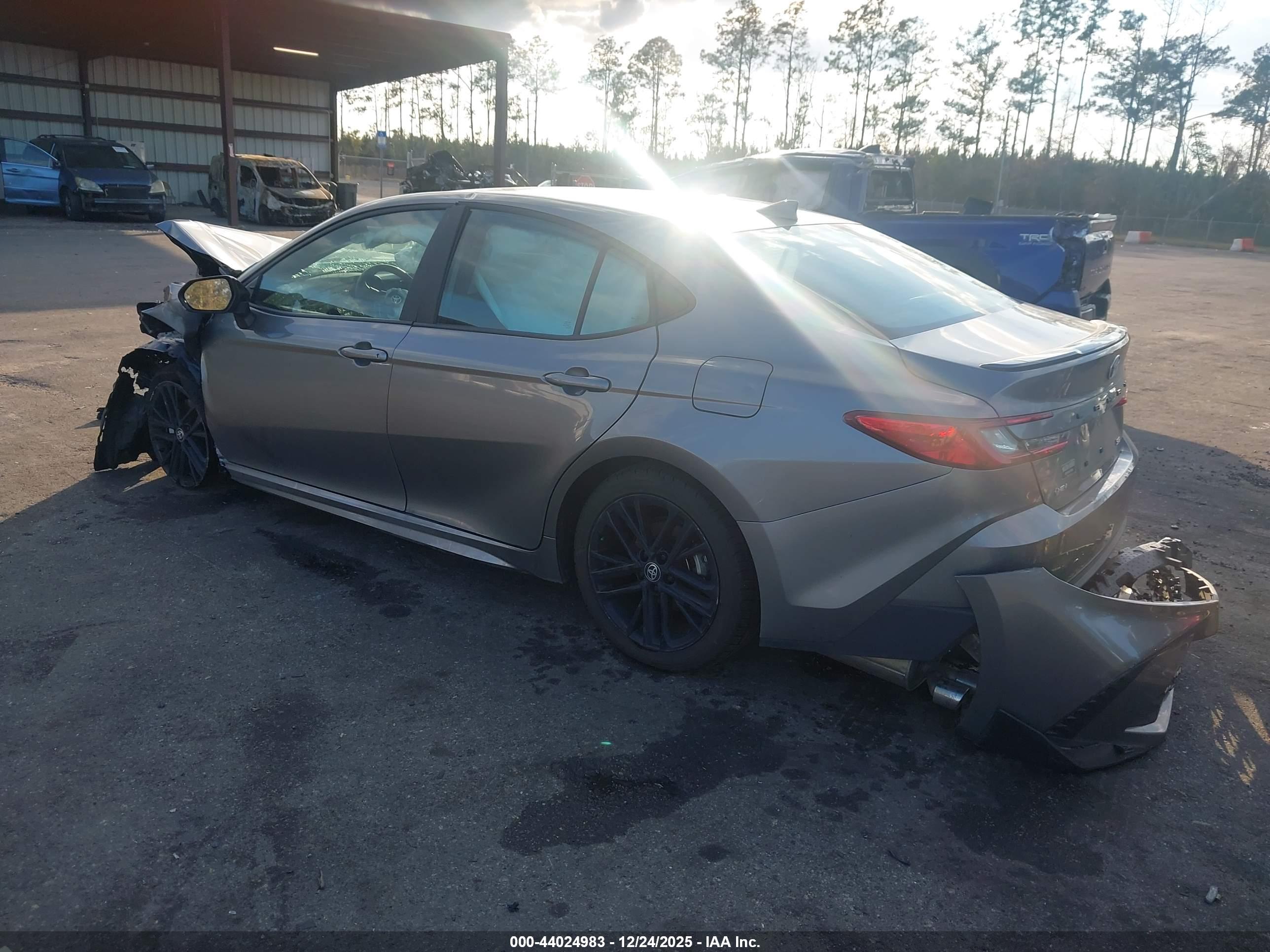 TOYOTA CAMRY image 3