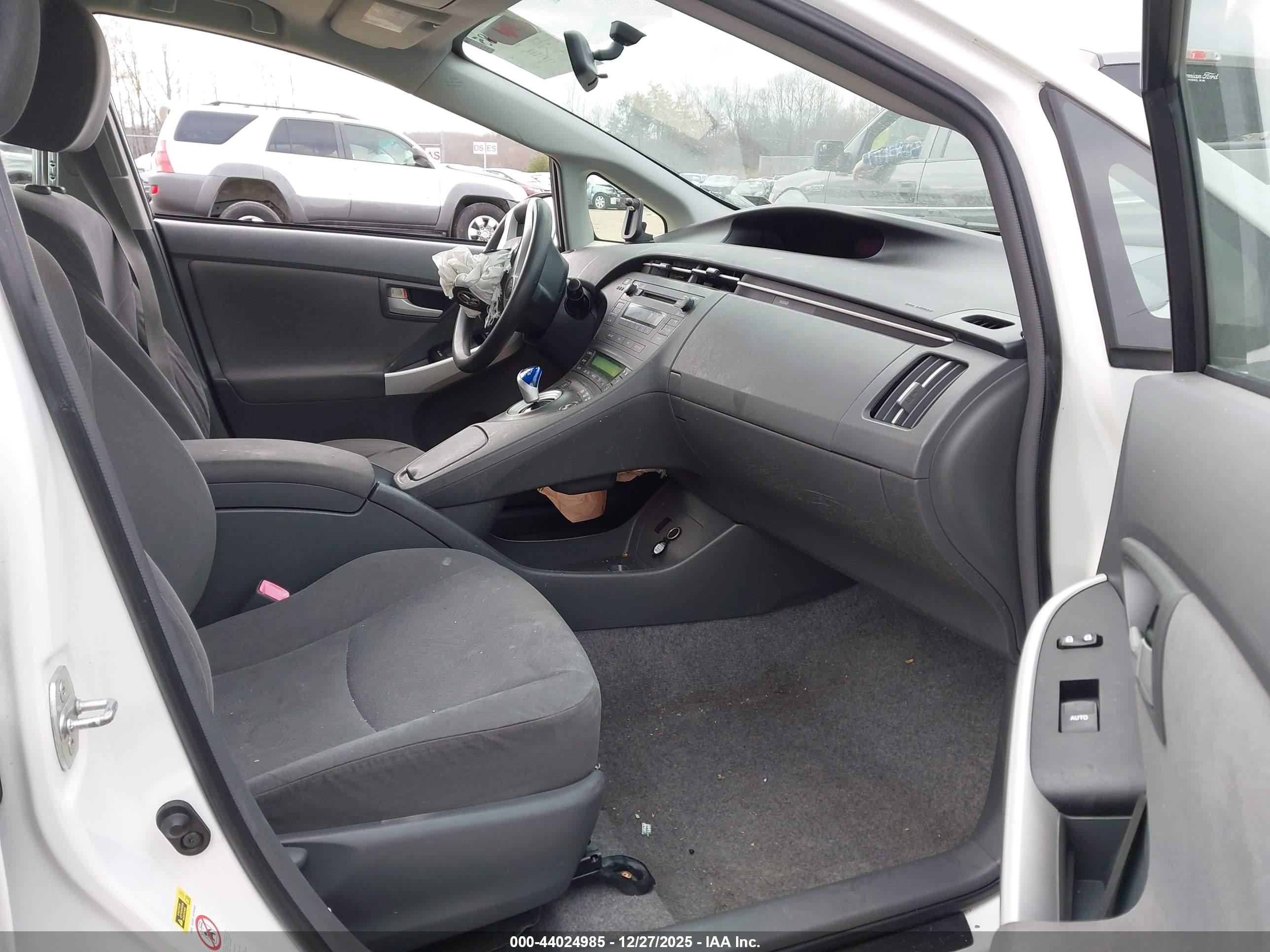 TOYOTA PRIUS image 5
