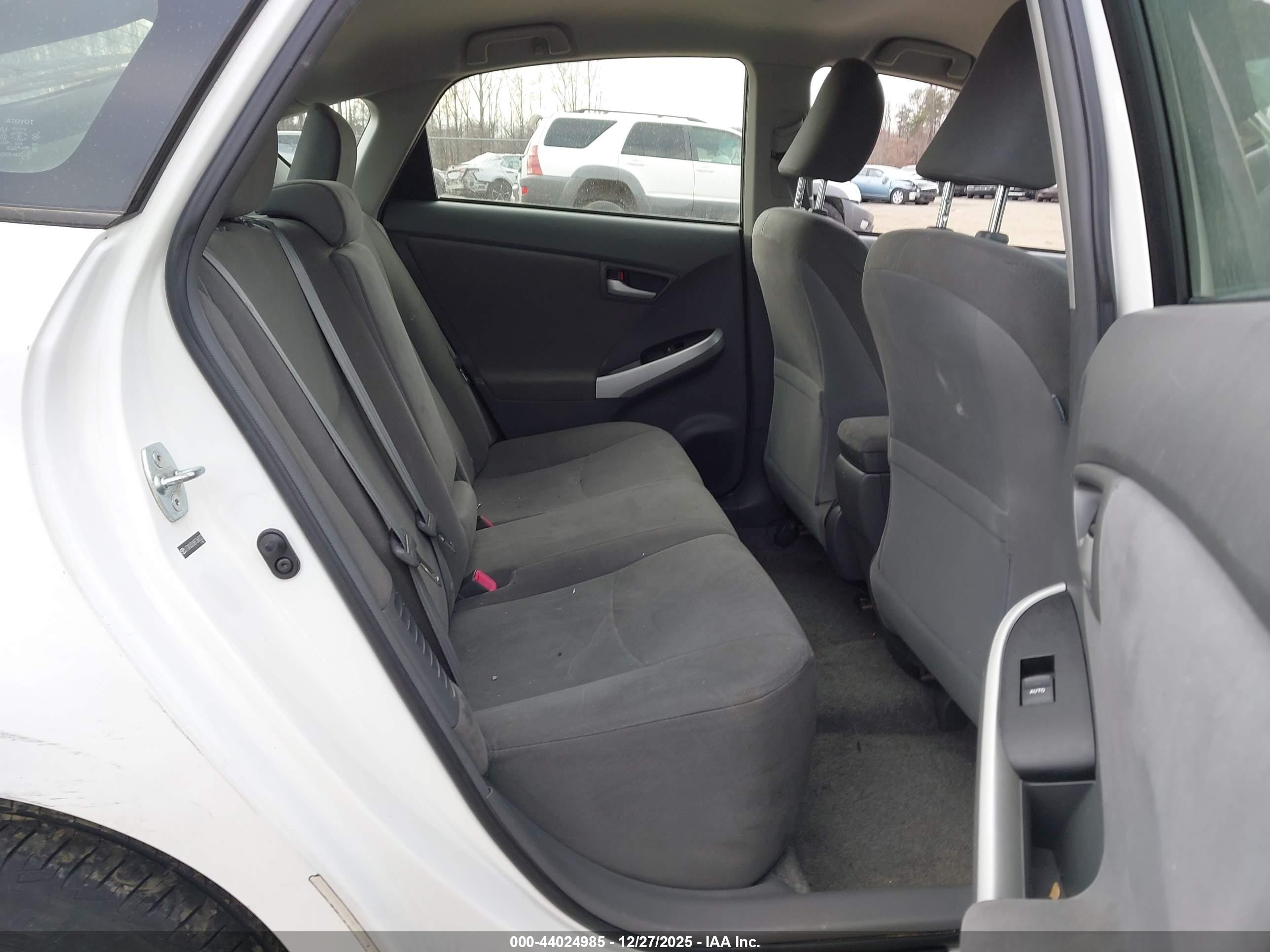 TOYOTA PRIUS image 8