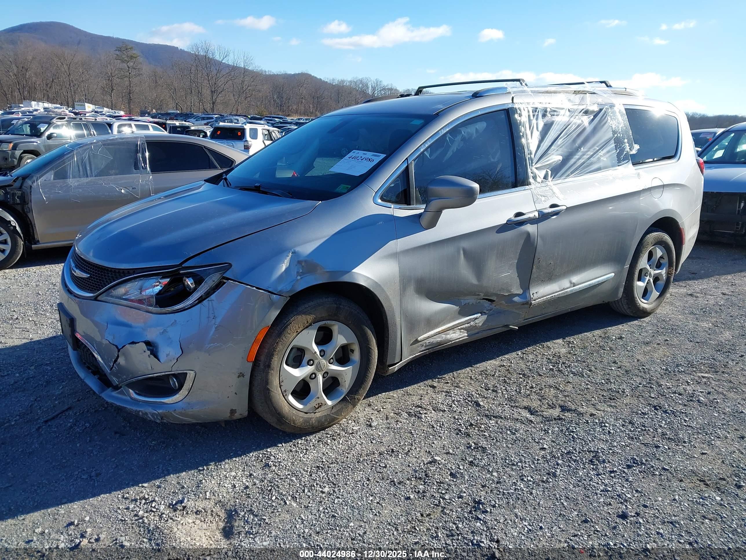 CHRYSLER PACIFICA image 2