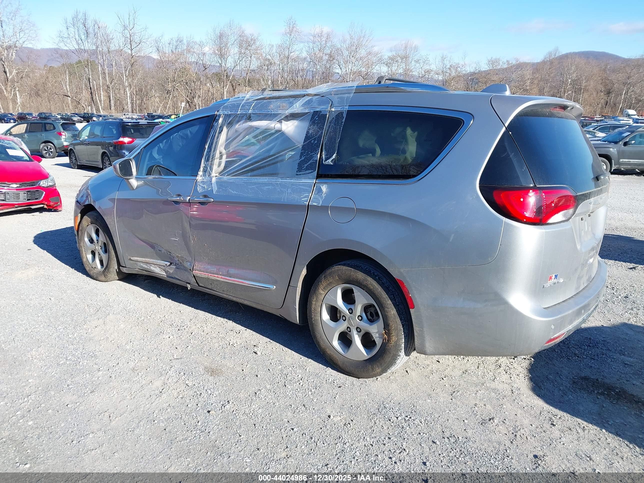 CHRYSLER PACIFICA image 3