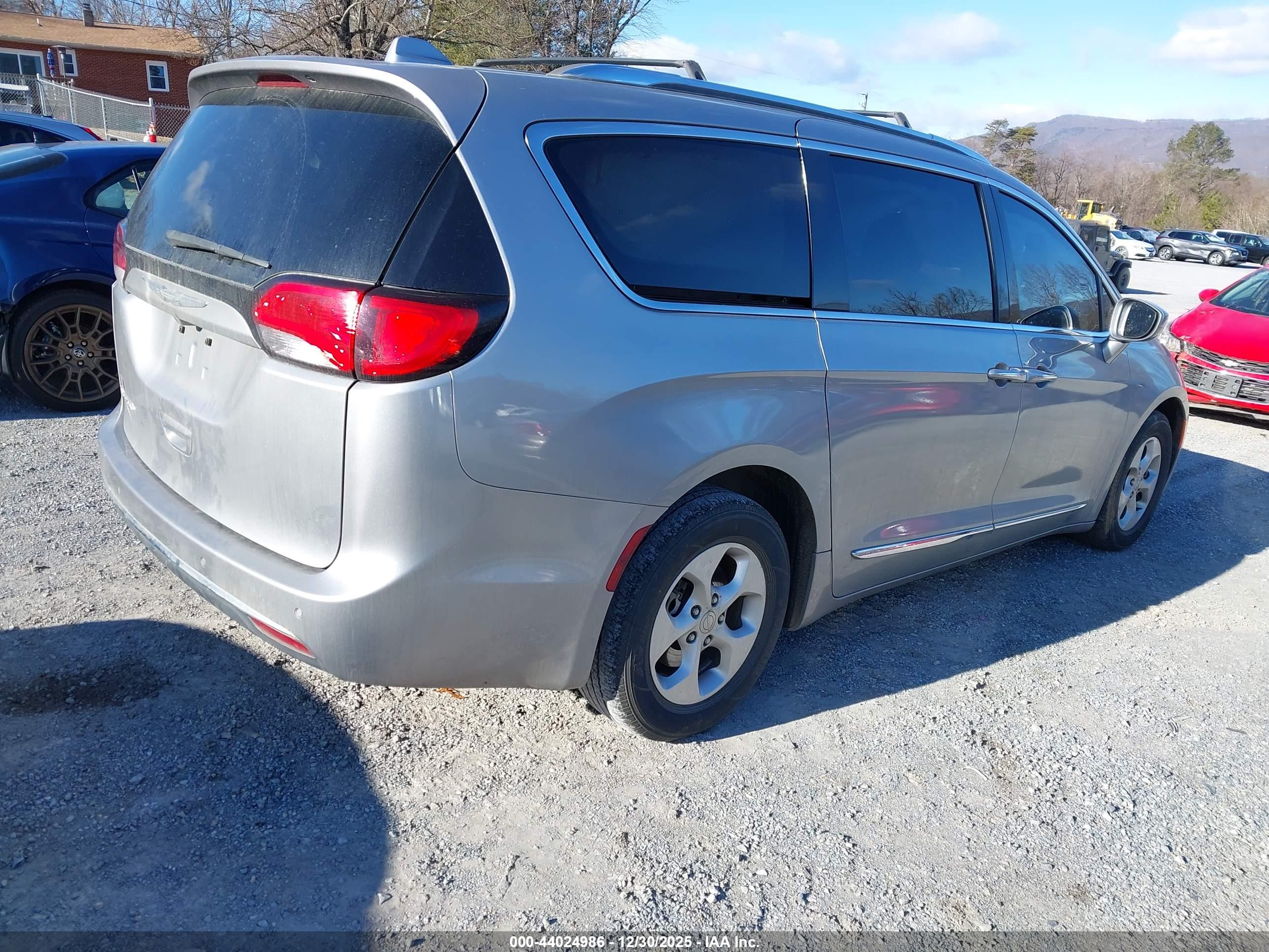 CHRYSLER PACIFICA image 4