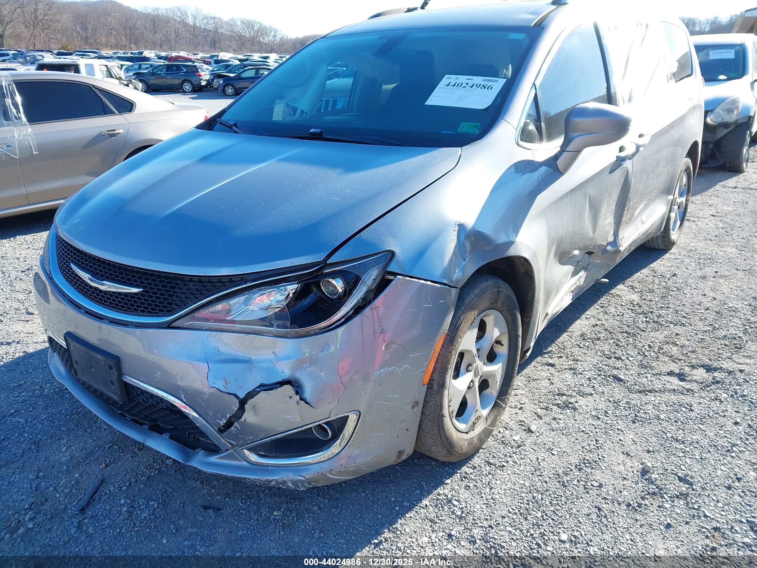 CHRYSLER PACIFICA image 6