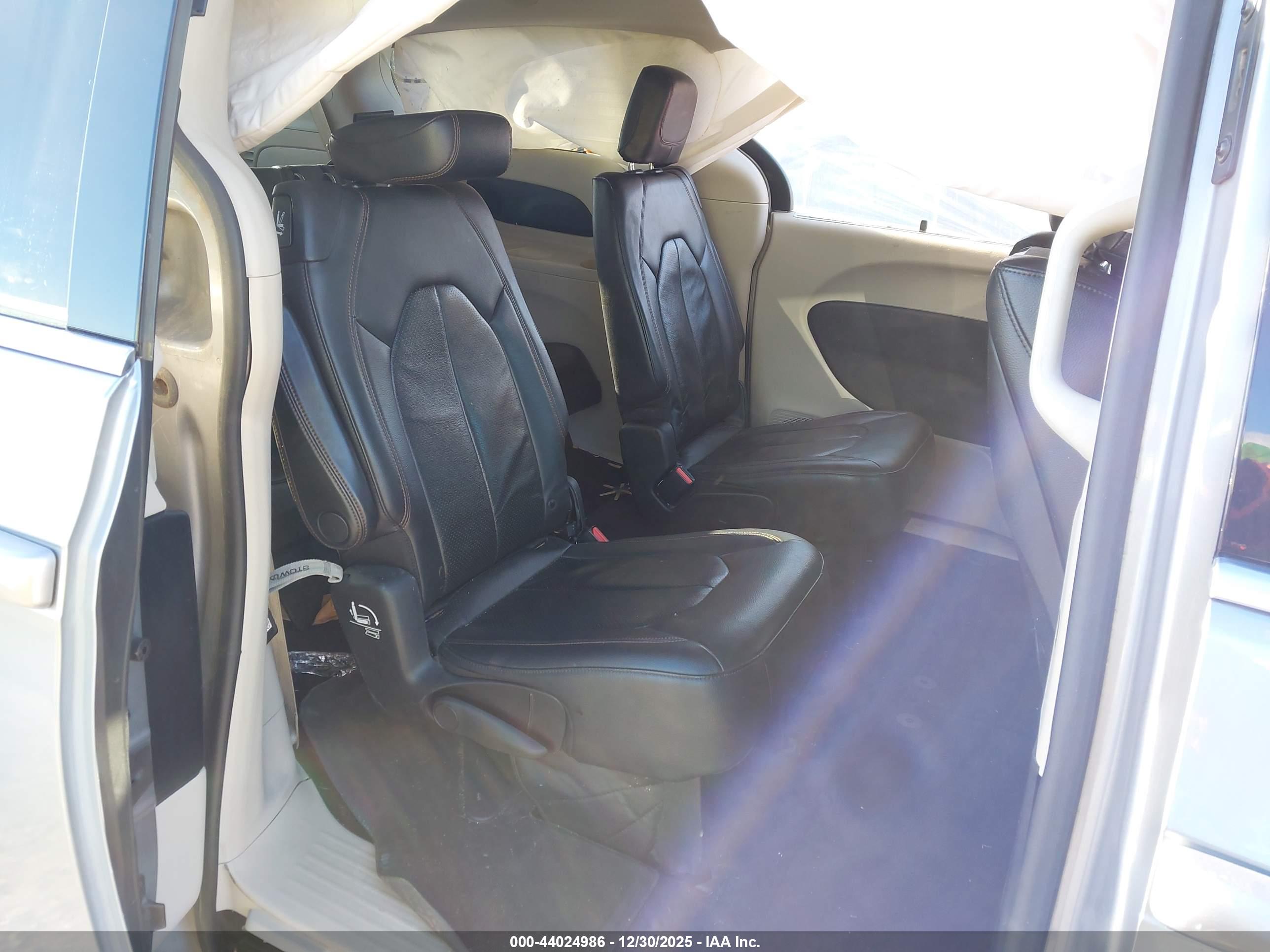 CHRYSLER PACIFICA image 8