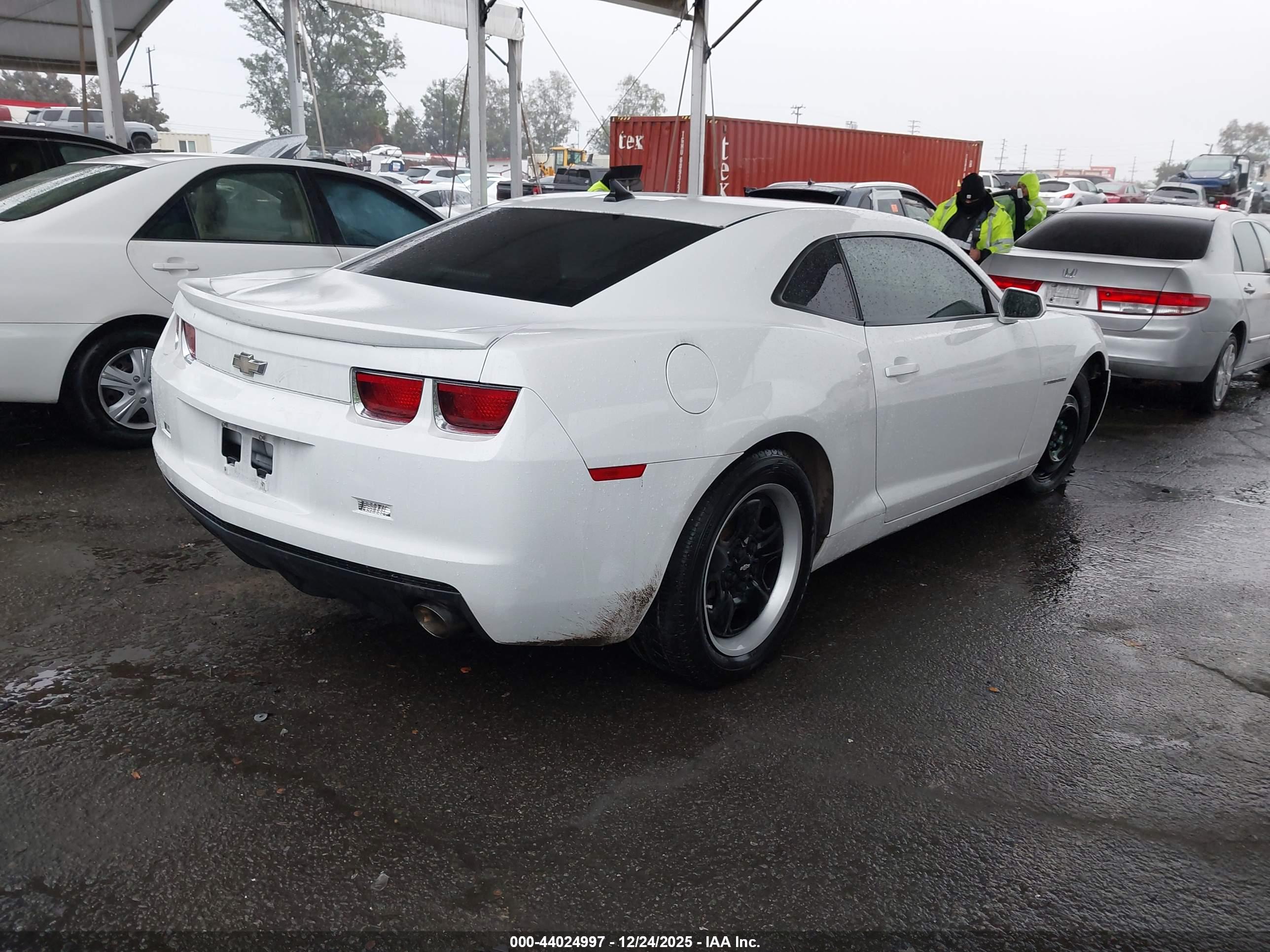 CHEVROLET CAMARO image 4