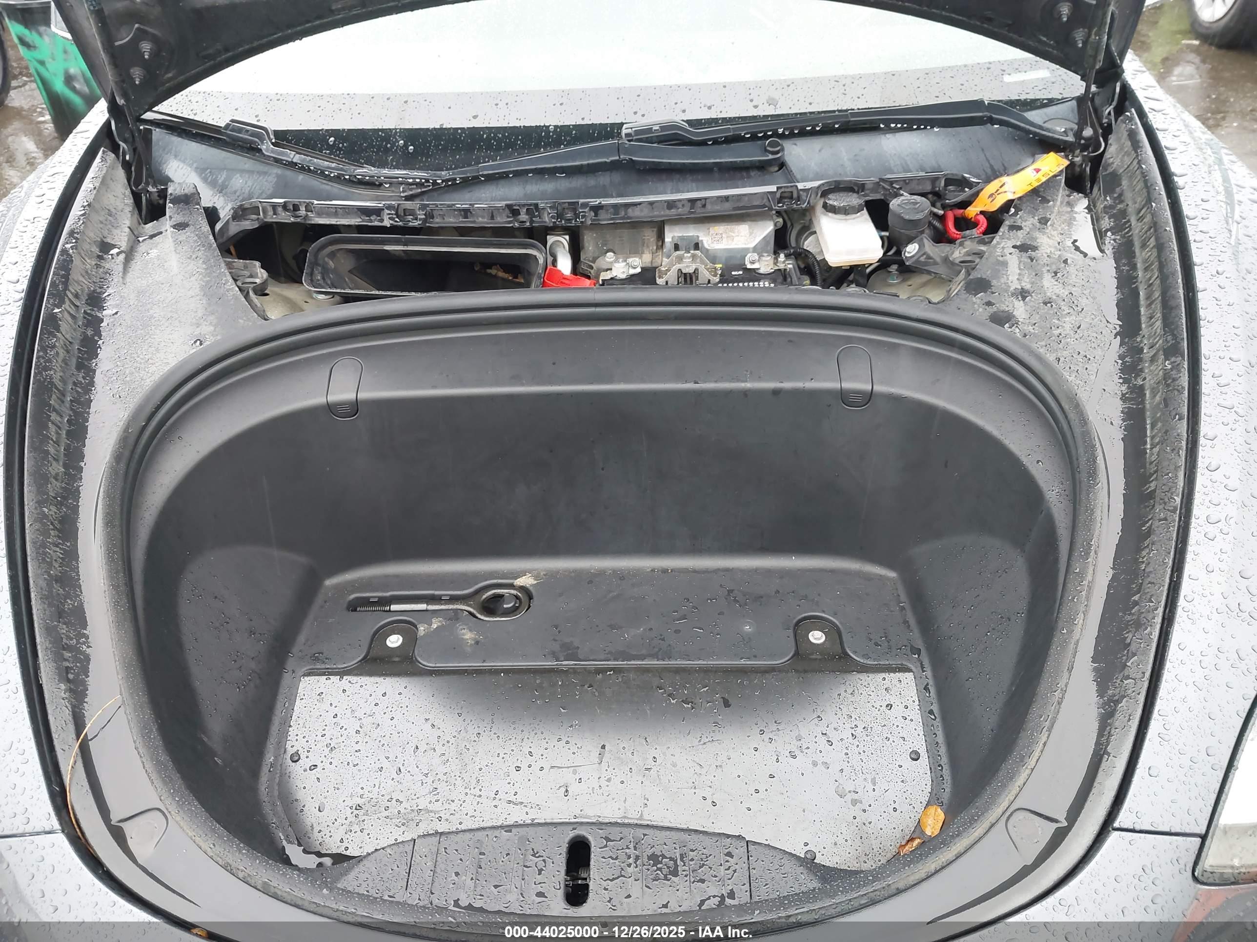 TESLA MODEL image 10