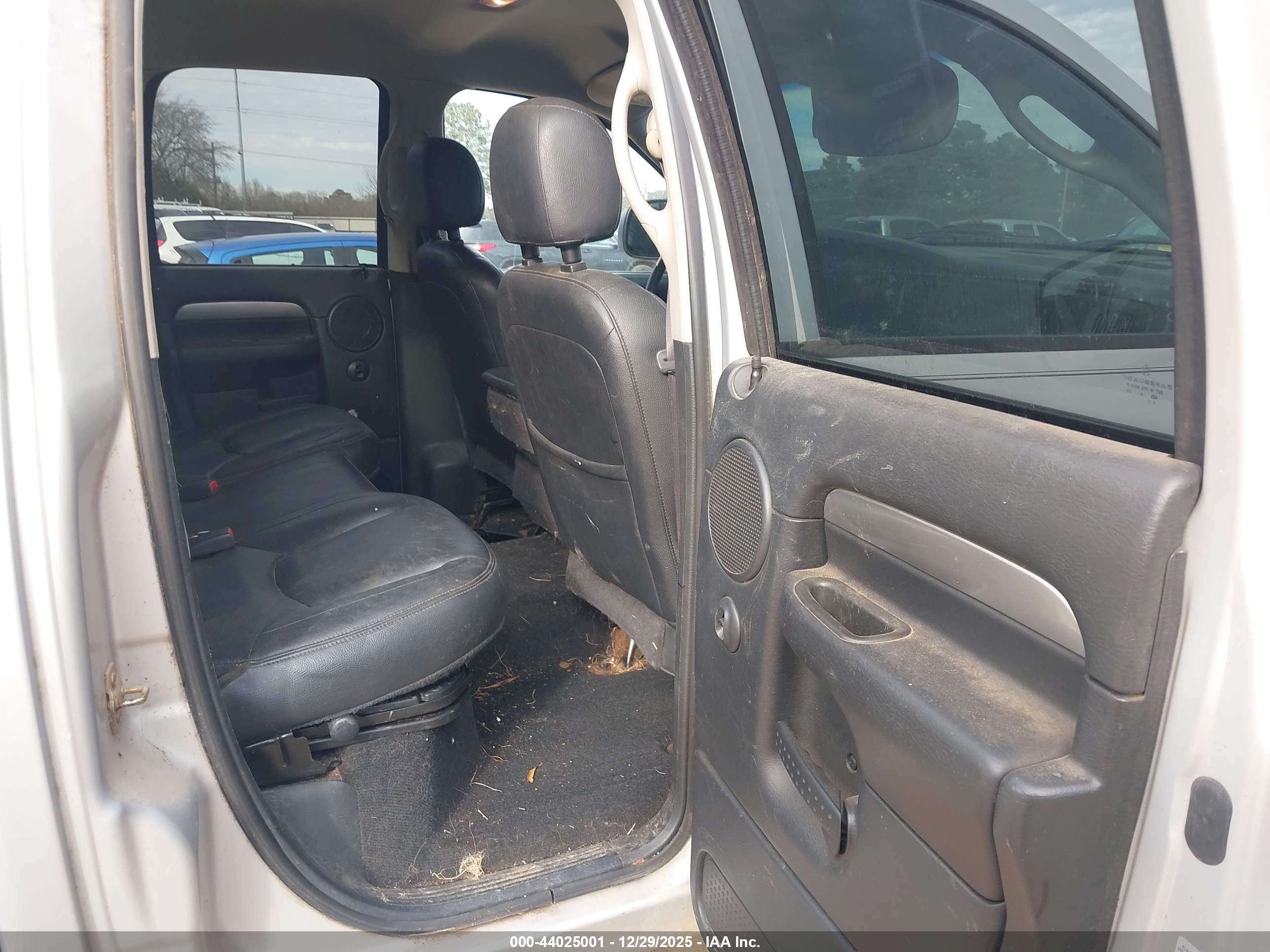 DODGE RAM image 8