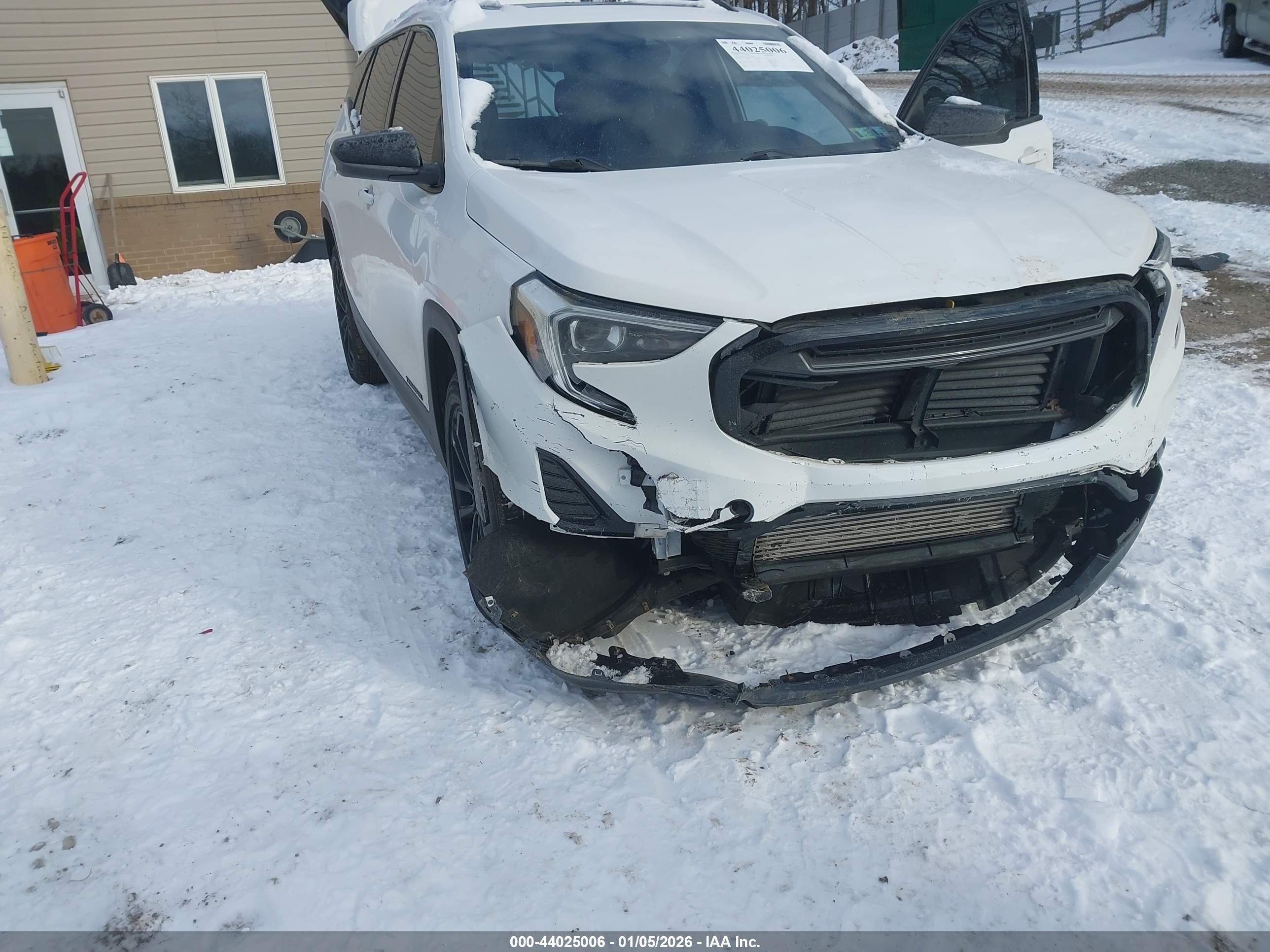 GMC TERRAIN image 6