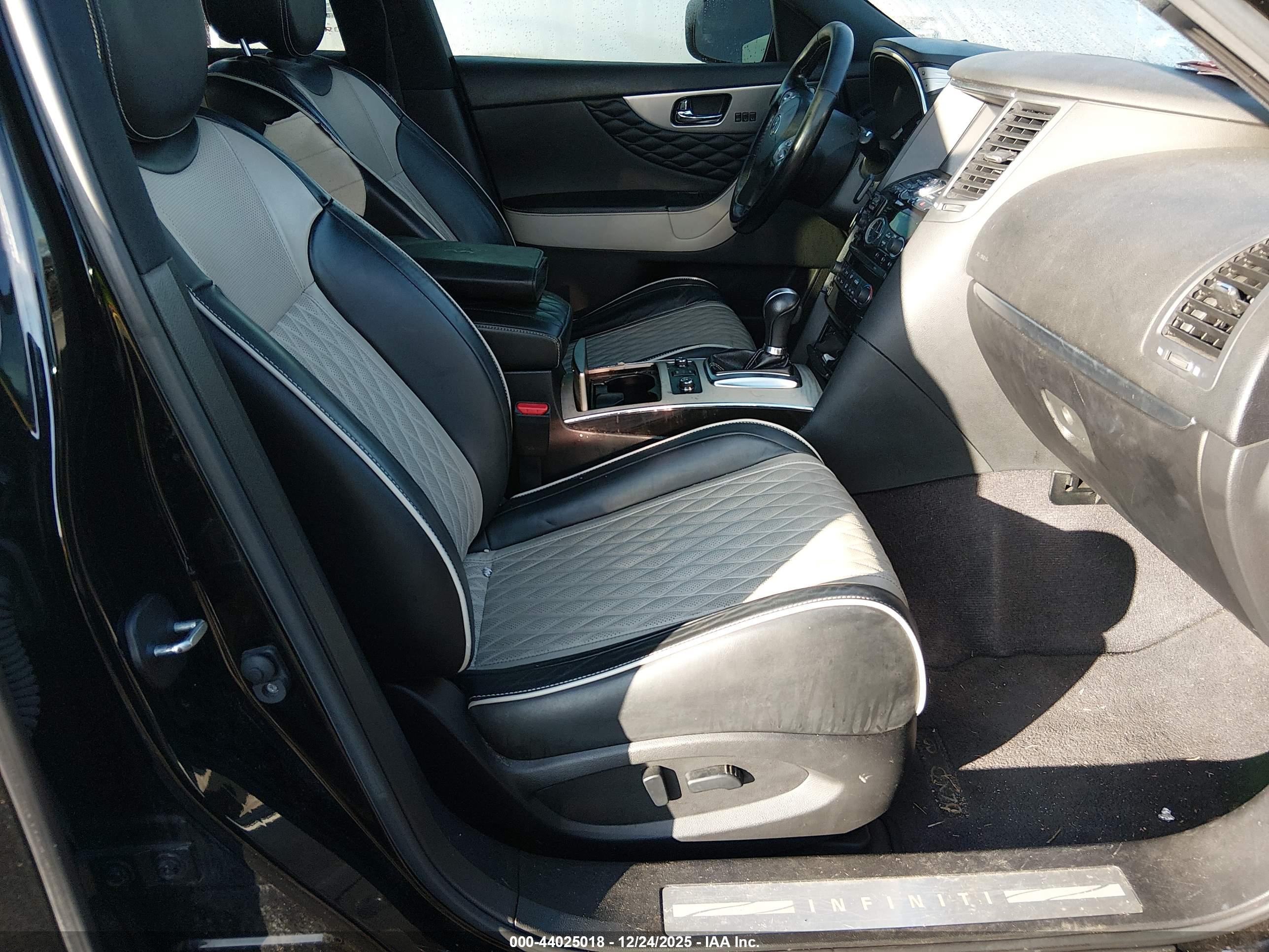 INFINITI QX70 image 5