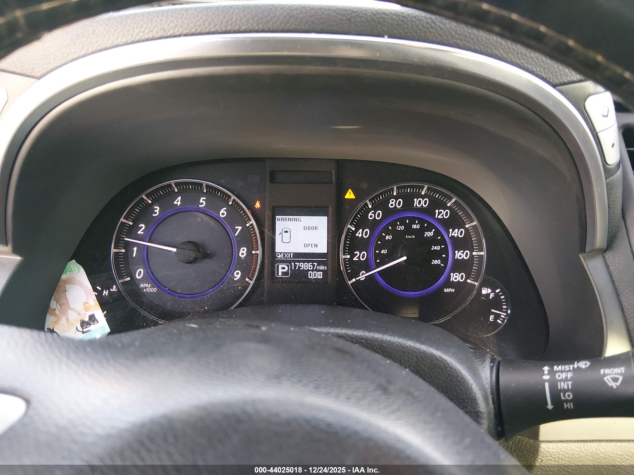INFINITI QX70 image 7