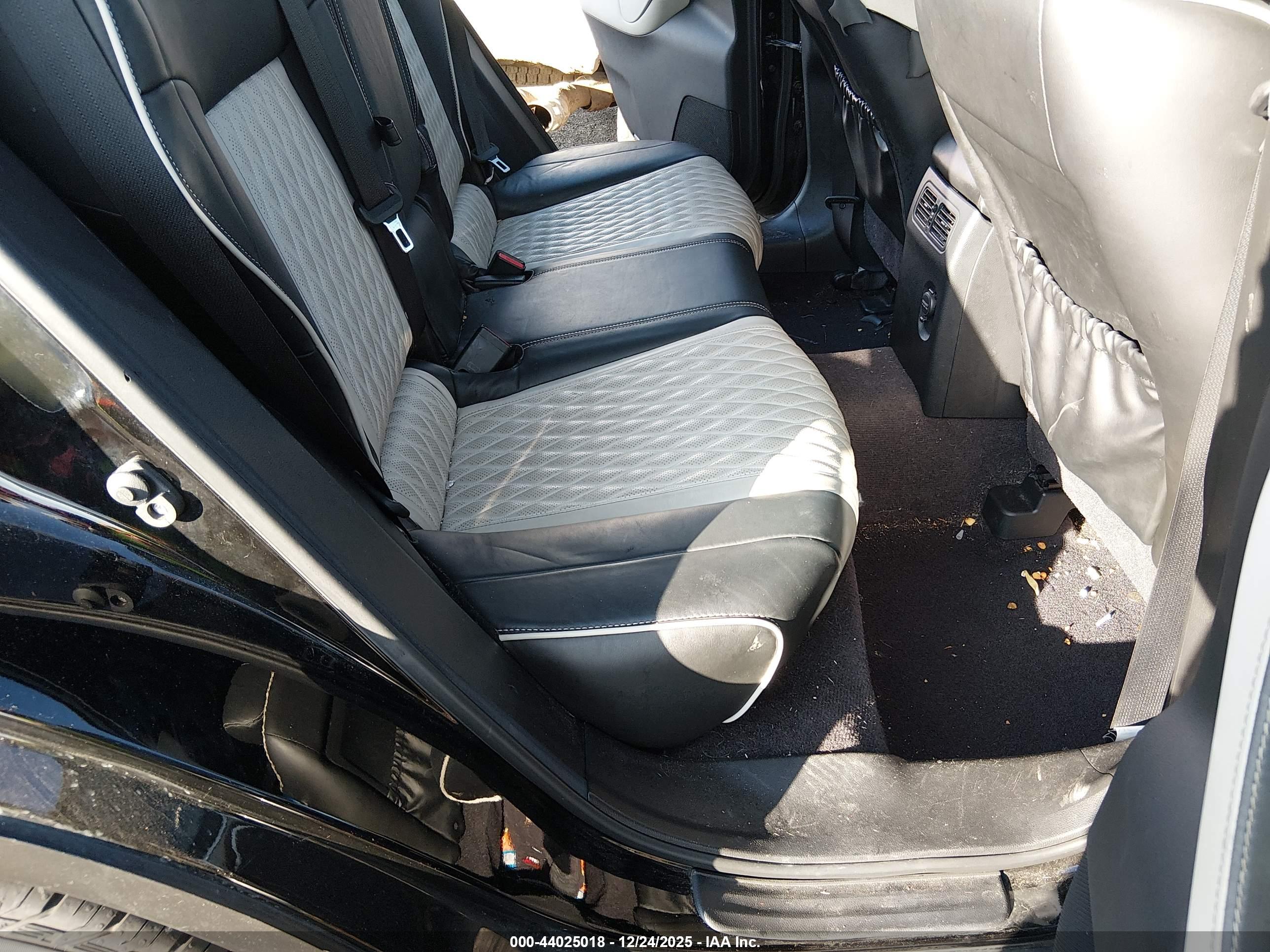 INFINITI QX70 image 8