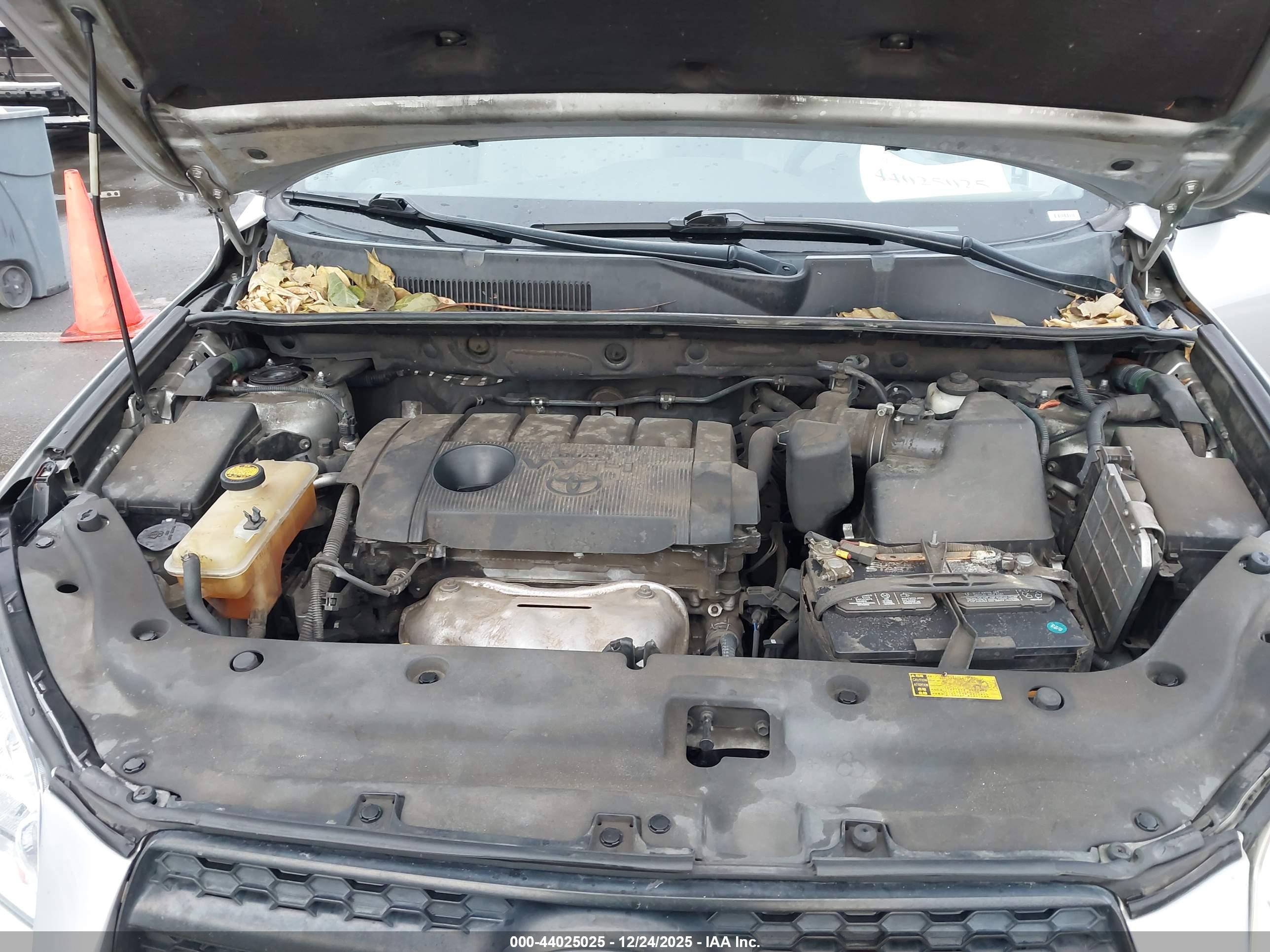 TOYOTA RAV4 image 10