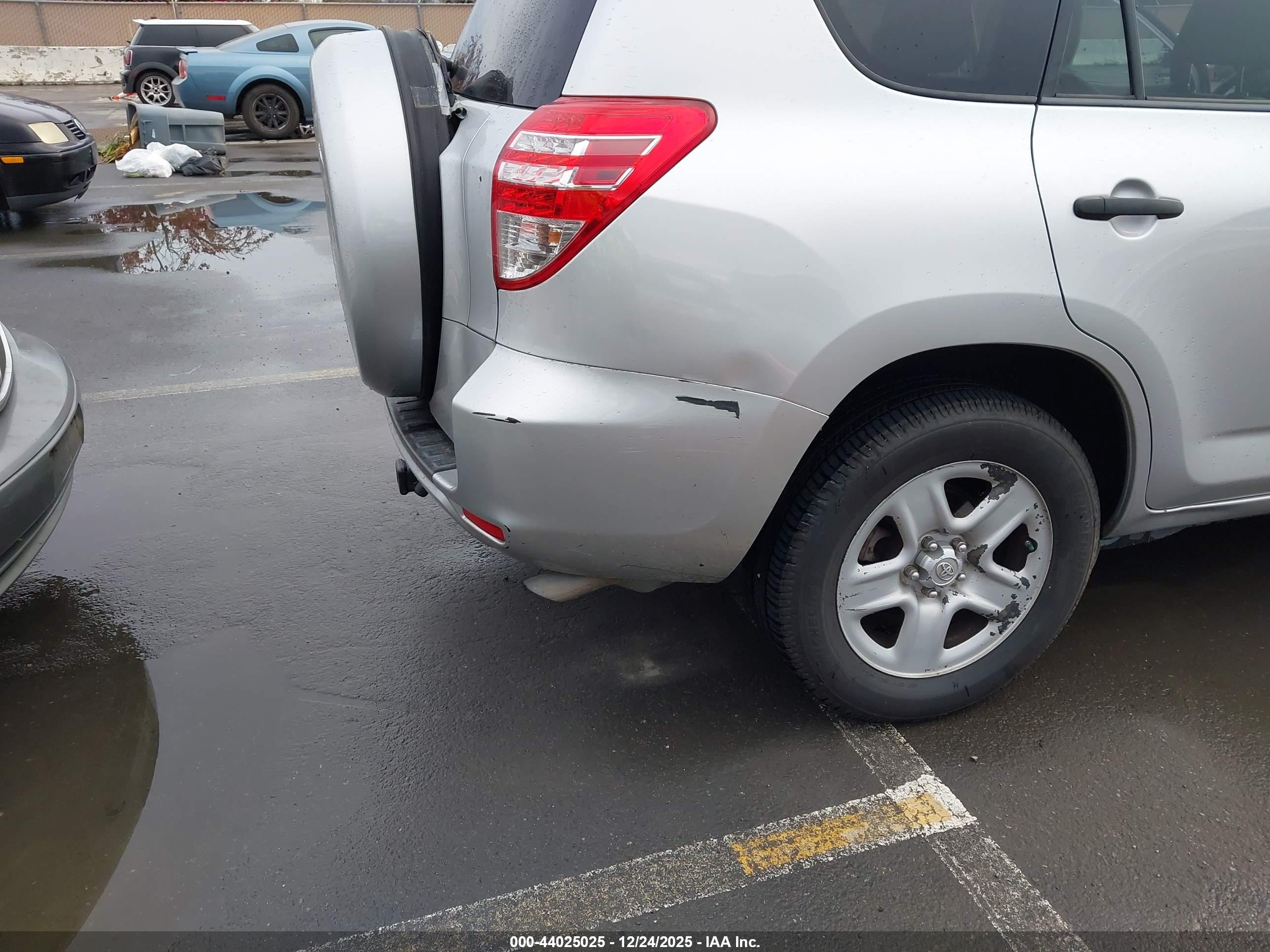 TOYOTA RAV4 image 6