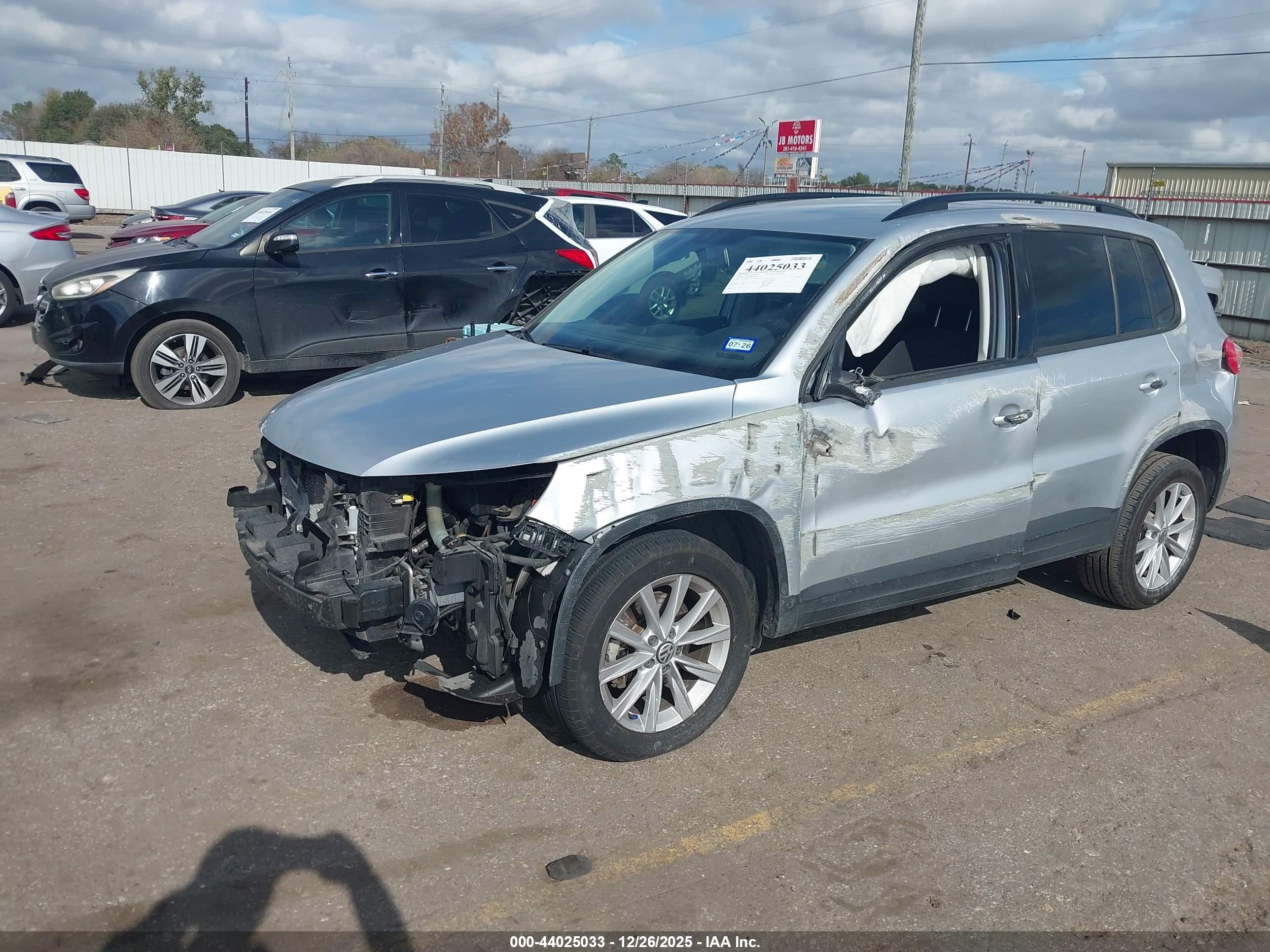 VOLKSWAGEN TIGUAN image 2