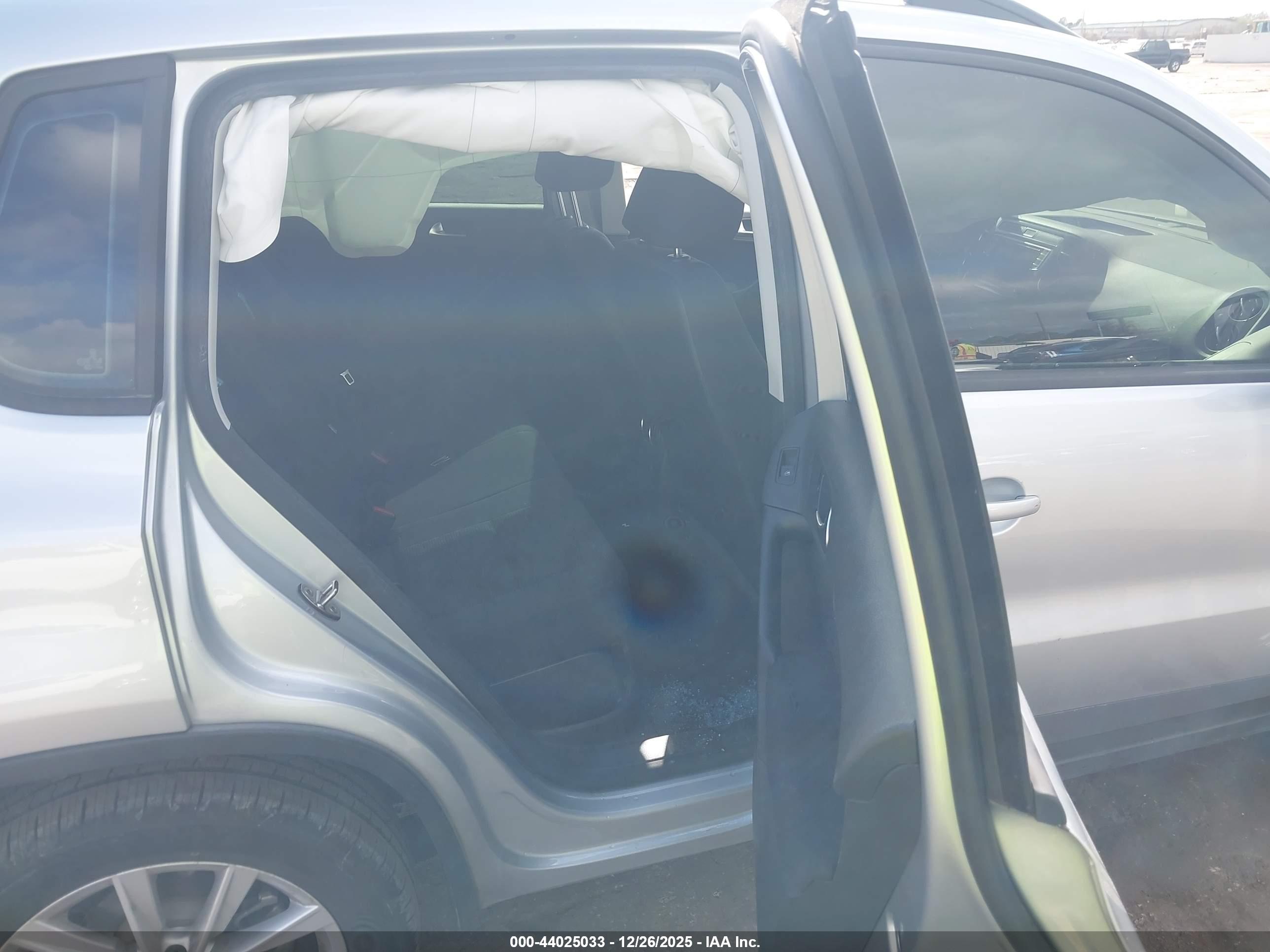 VOLKSWAGEN TIGUAN image 8