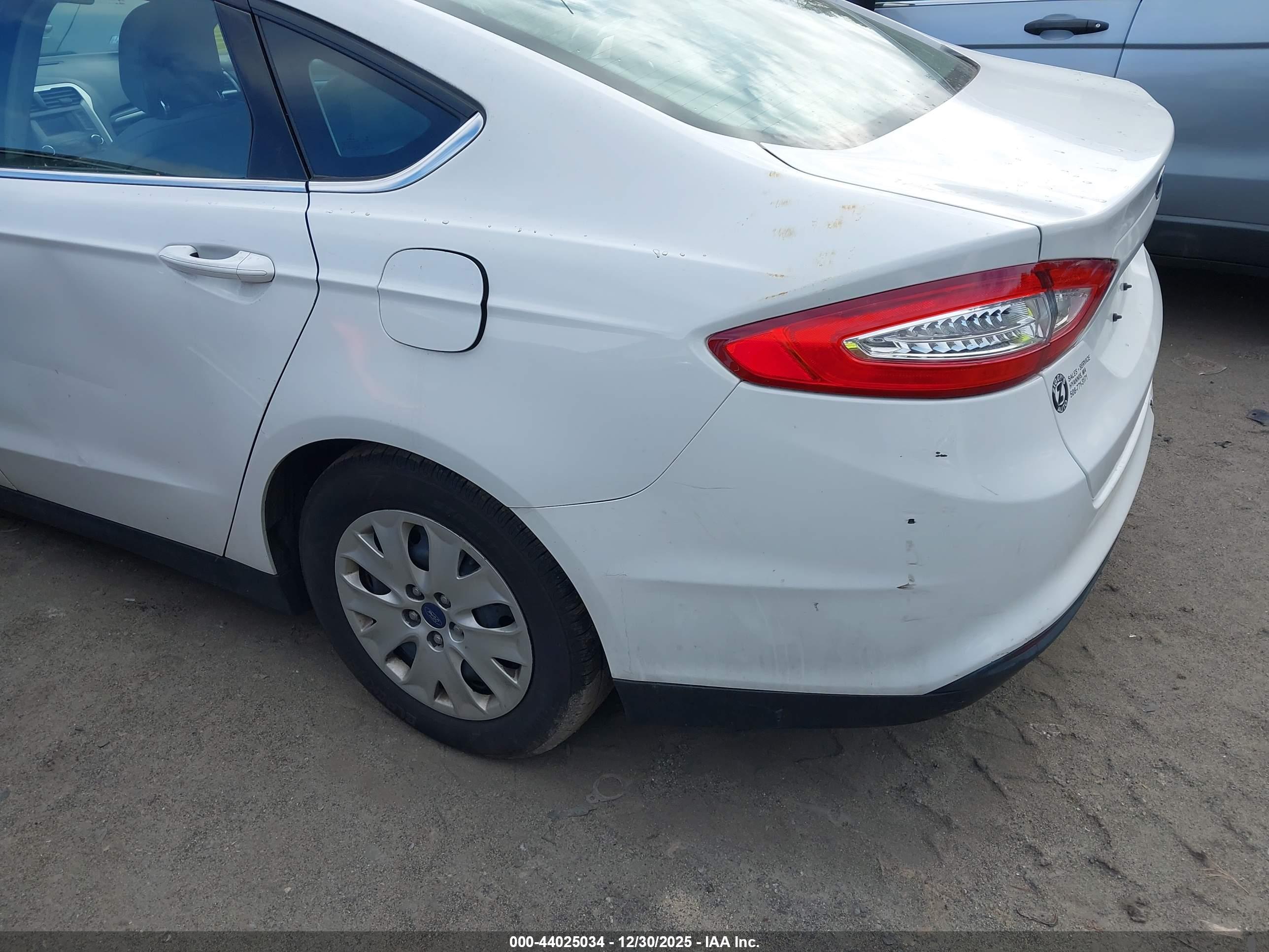 FORD FUSION image 3