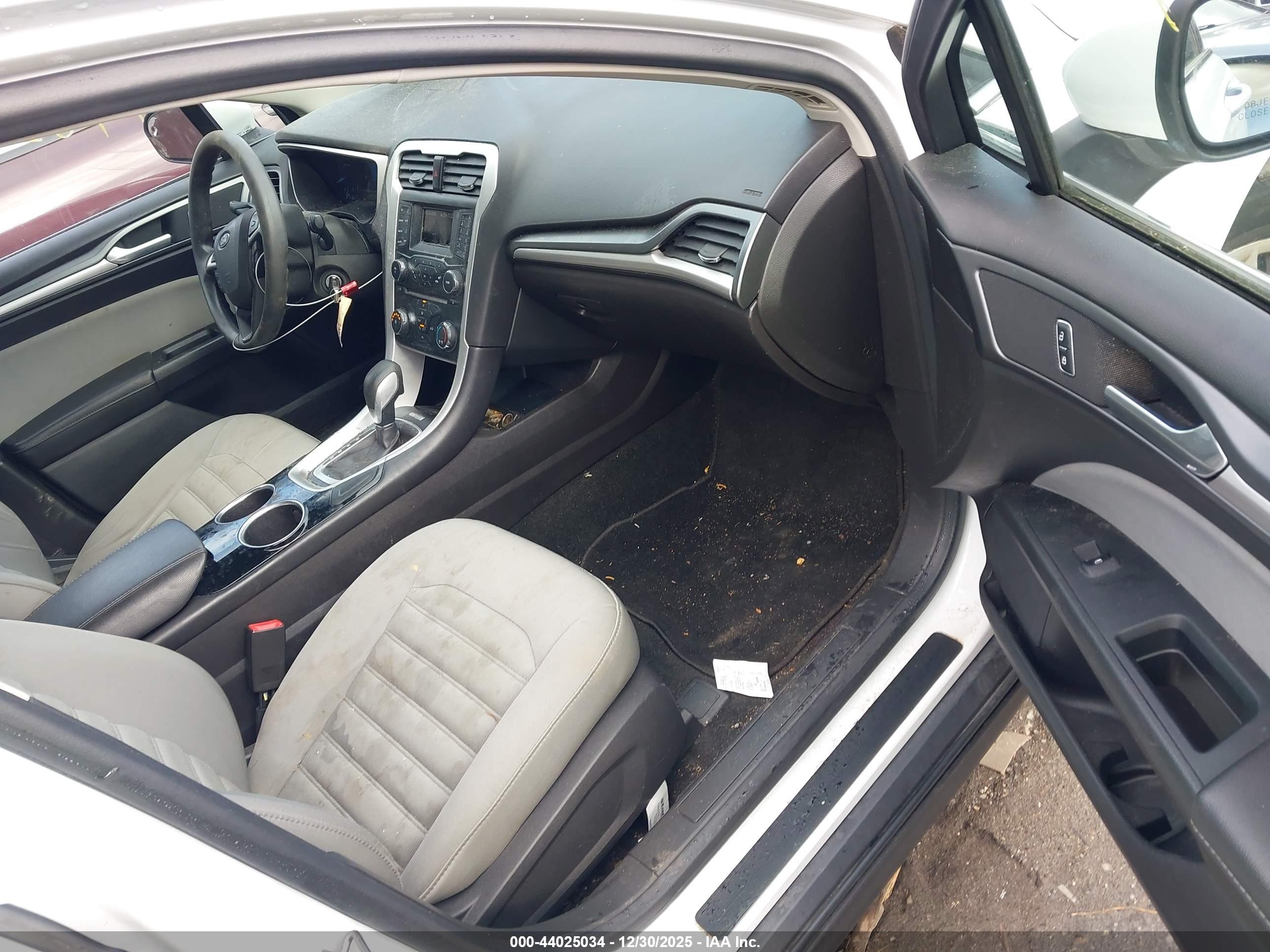 FORD FUSION image 5