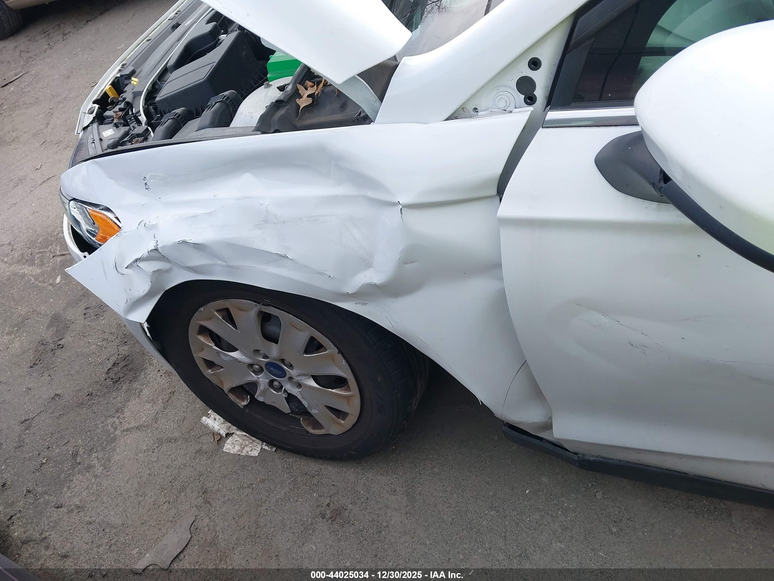 FORD FUSION image 6