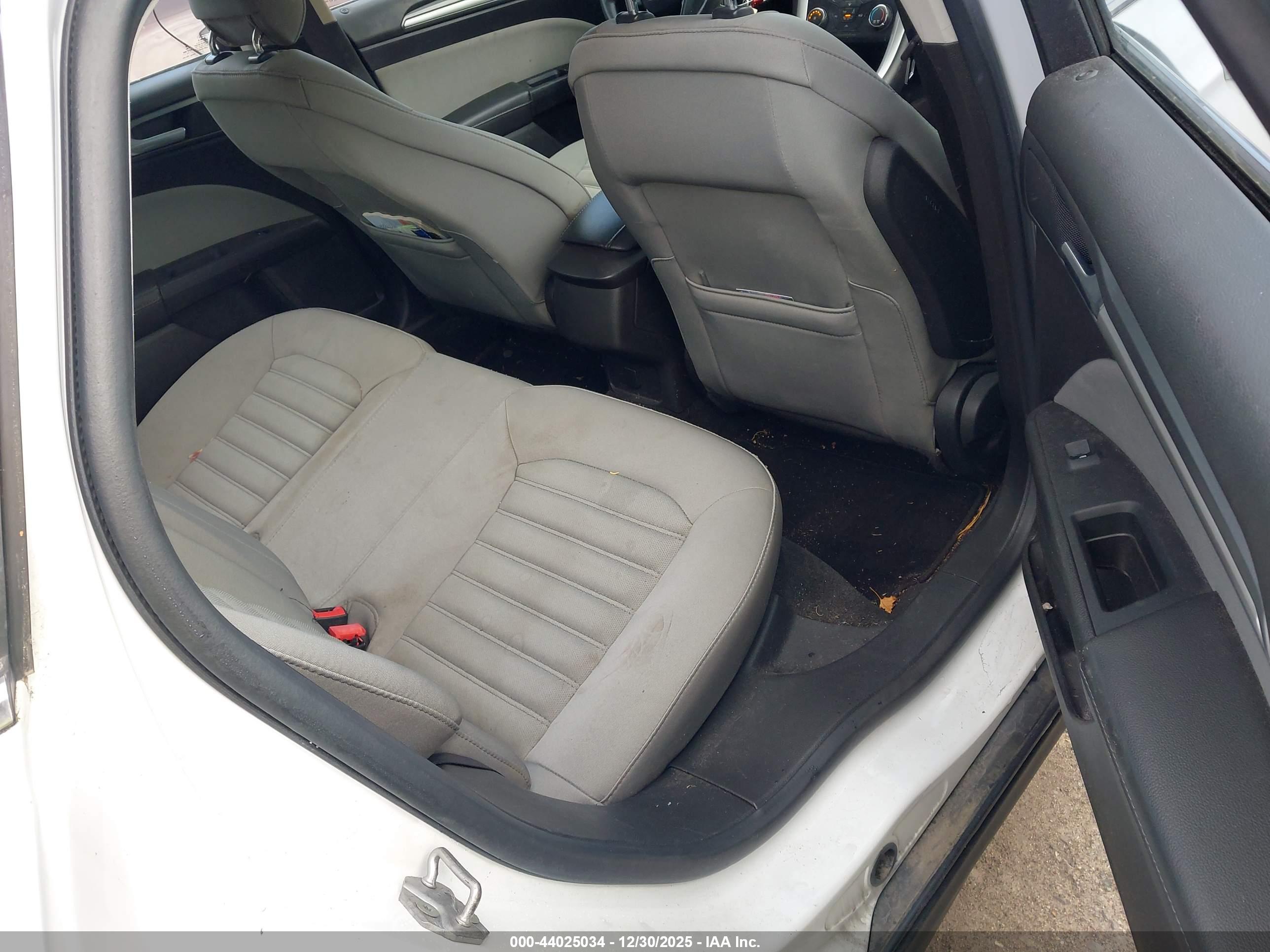 FORD FUSION image 8