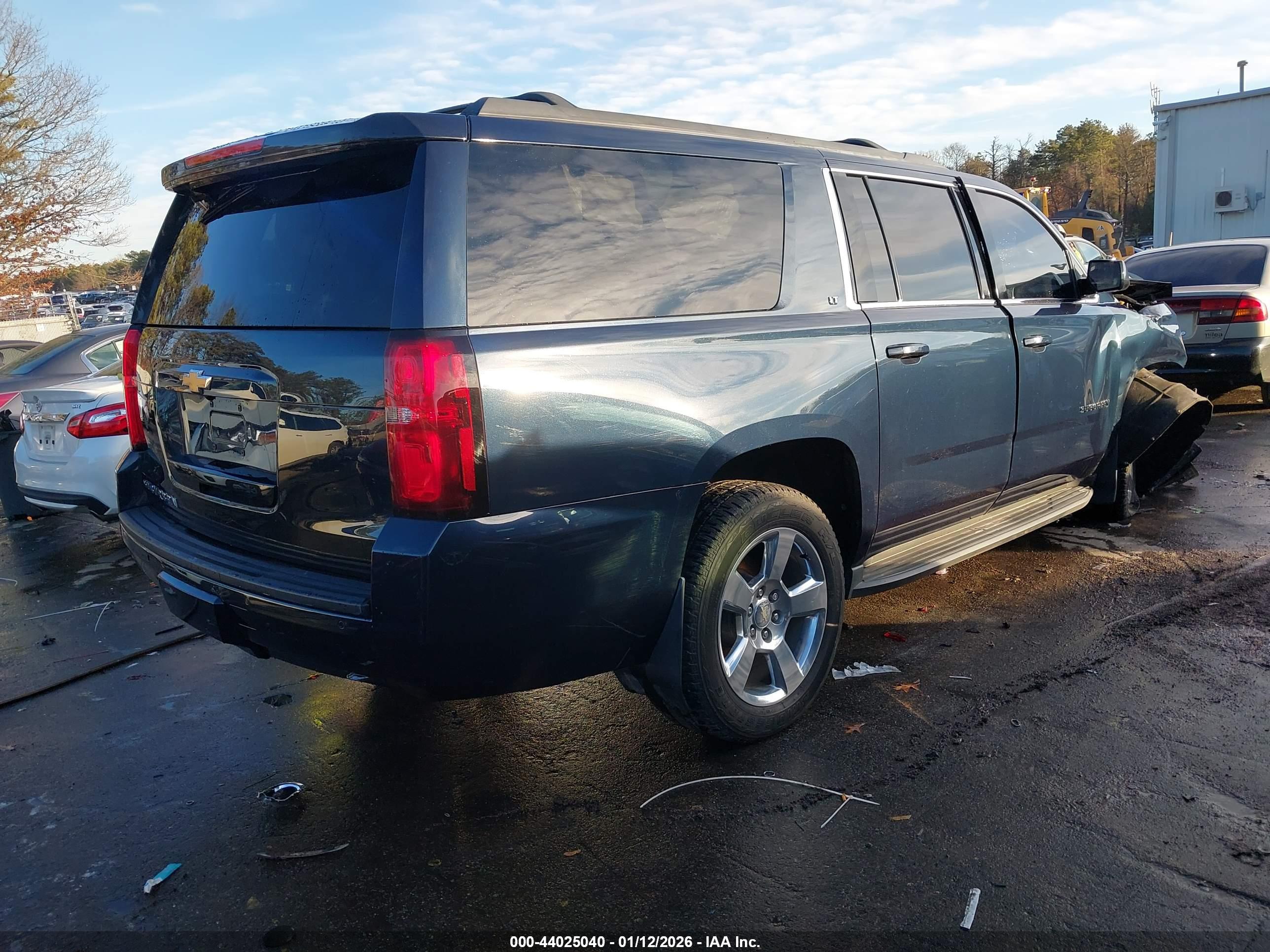 CHEVROLET SUBURBAN image 4