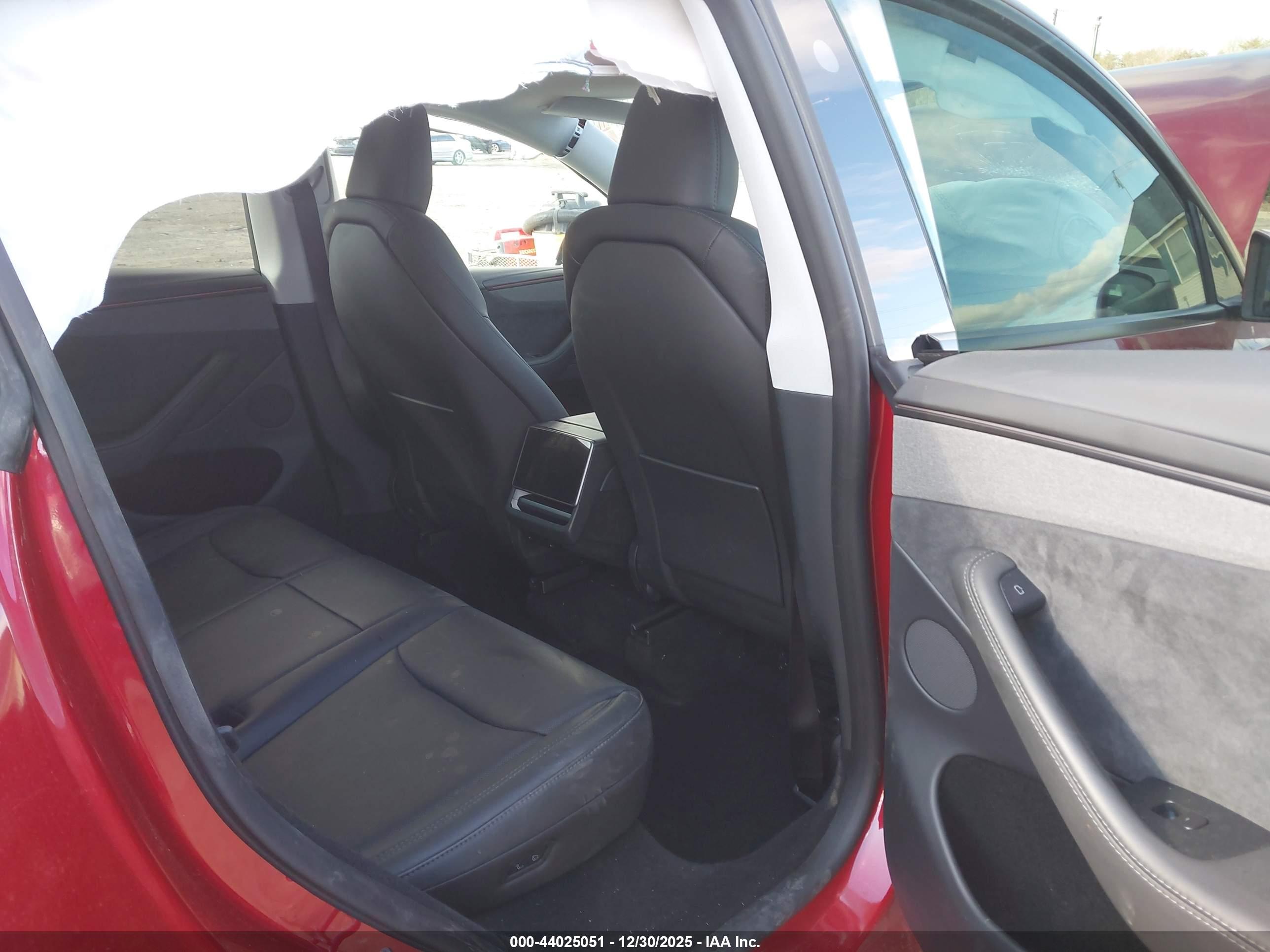 TESLA MODEL image 8