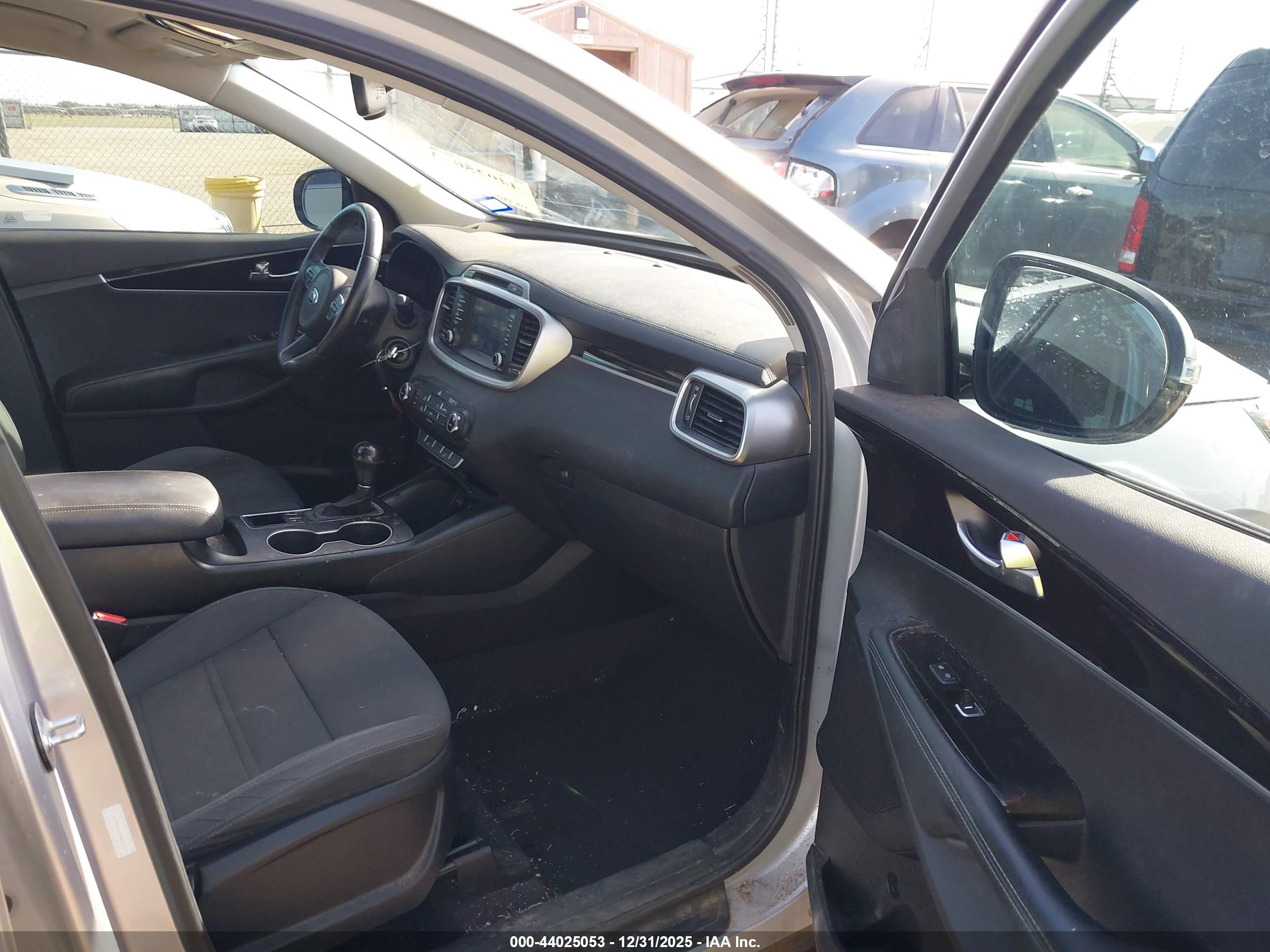 KIA SORENTO image 5