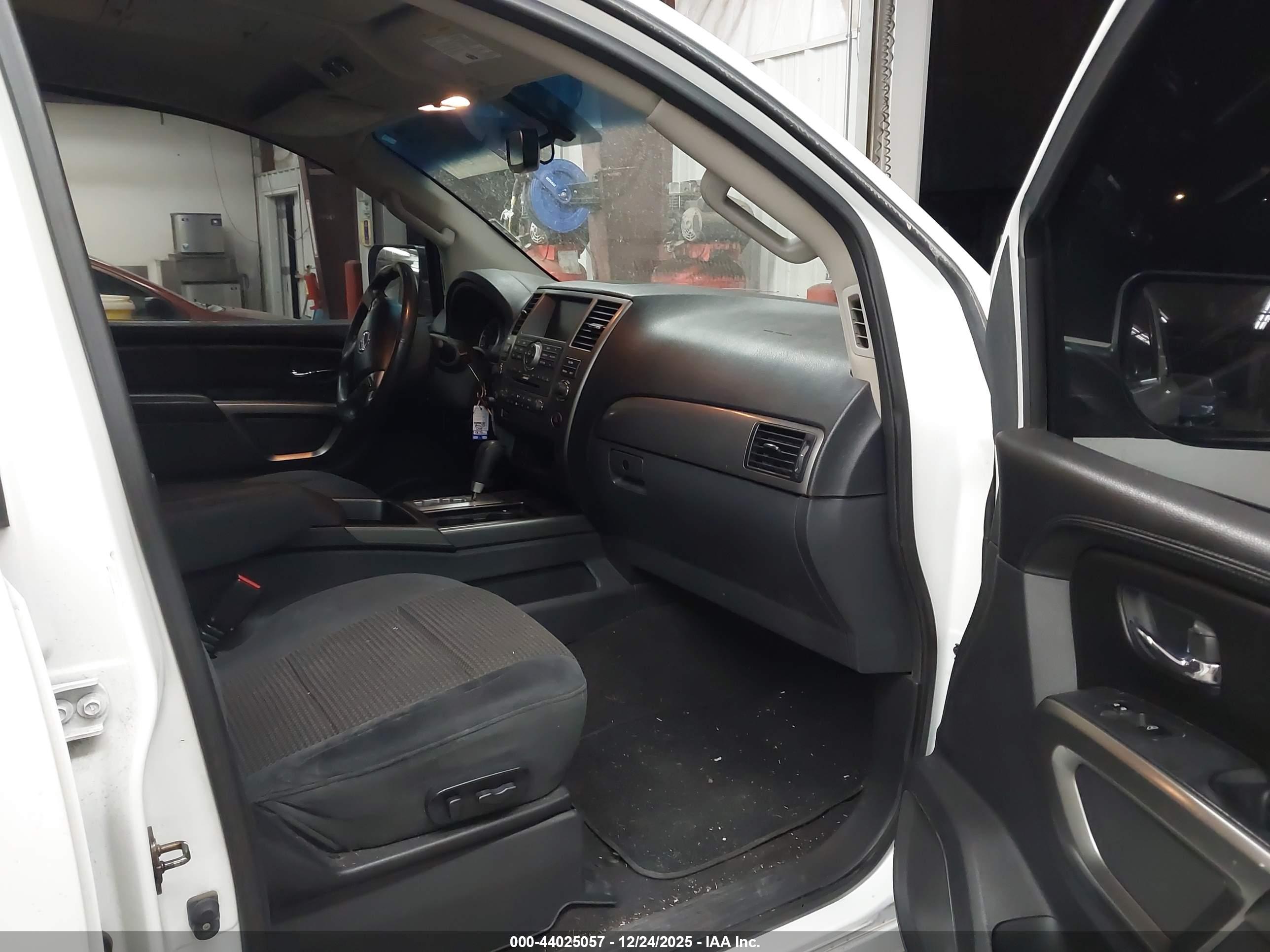 NISSAN ARMADA image 5