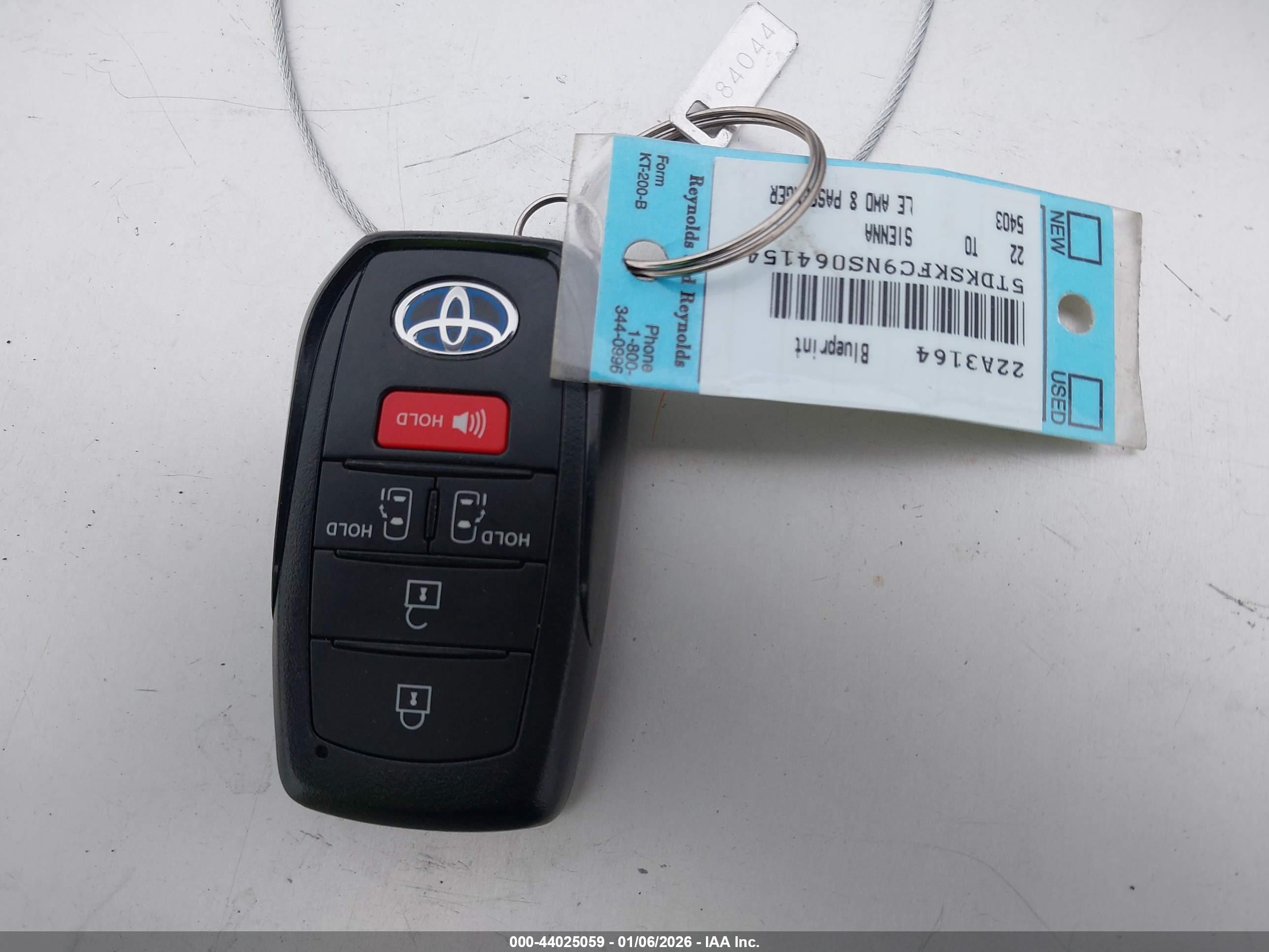 TOYOTA SIENNA image 11