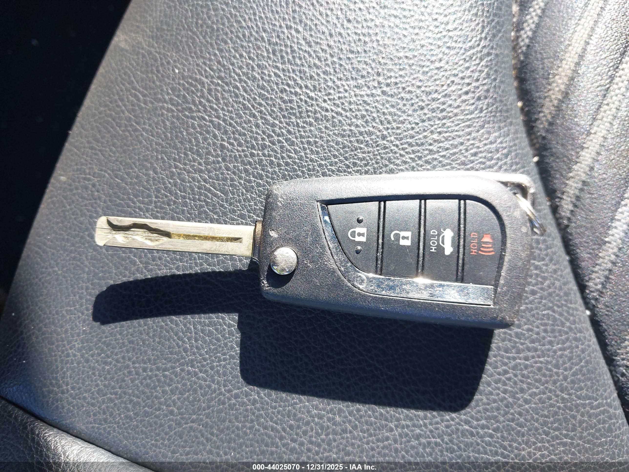 TOYOTA CAMRY image 11