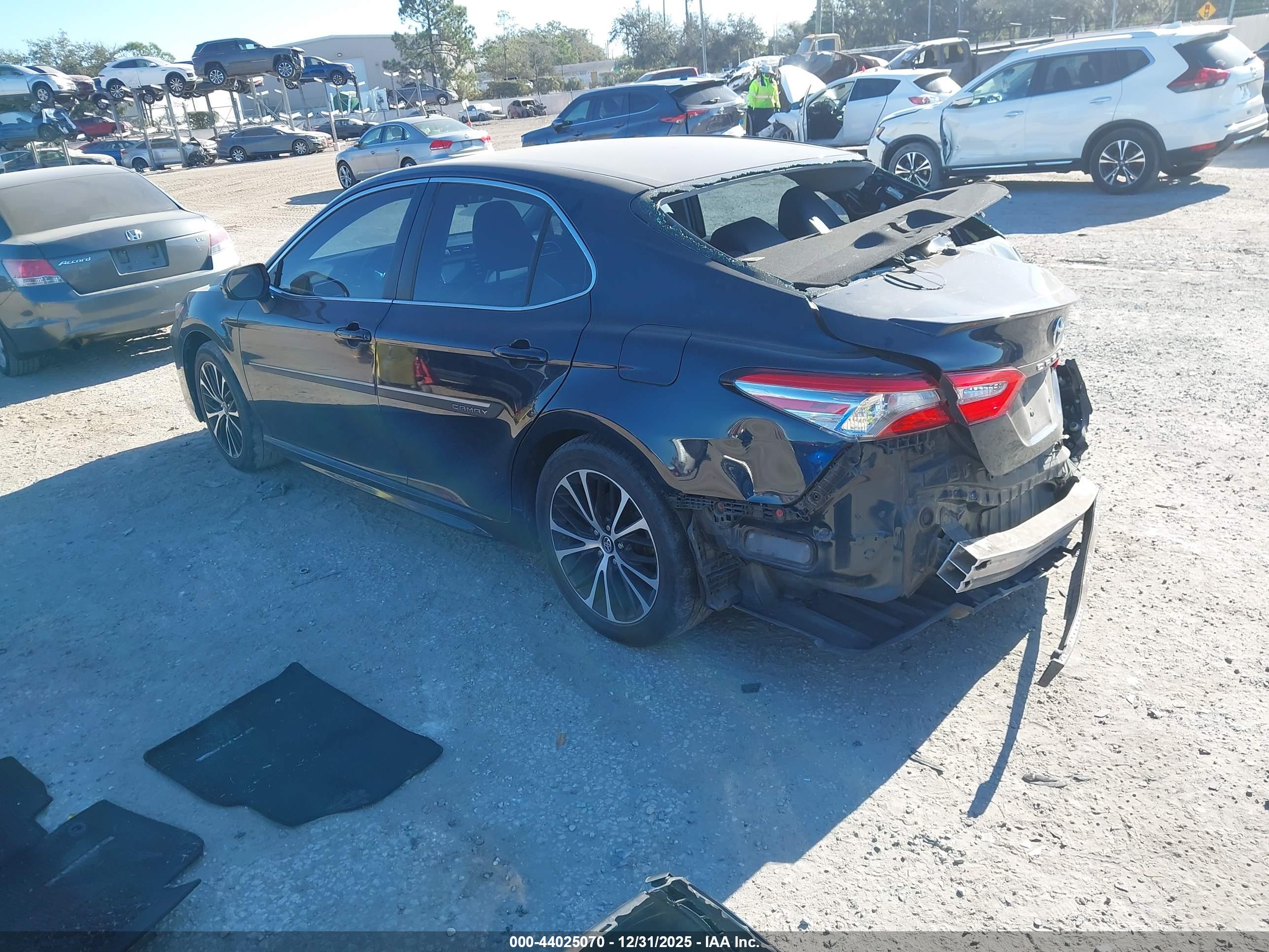 TOYOTA CAMRY image 3