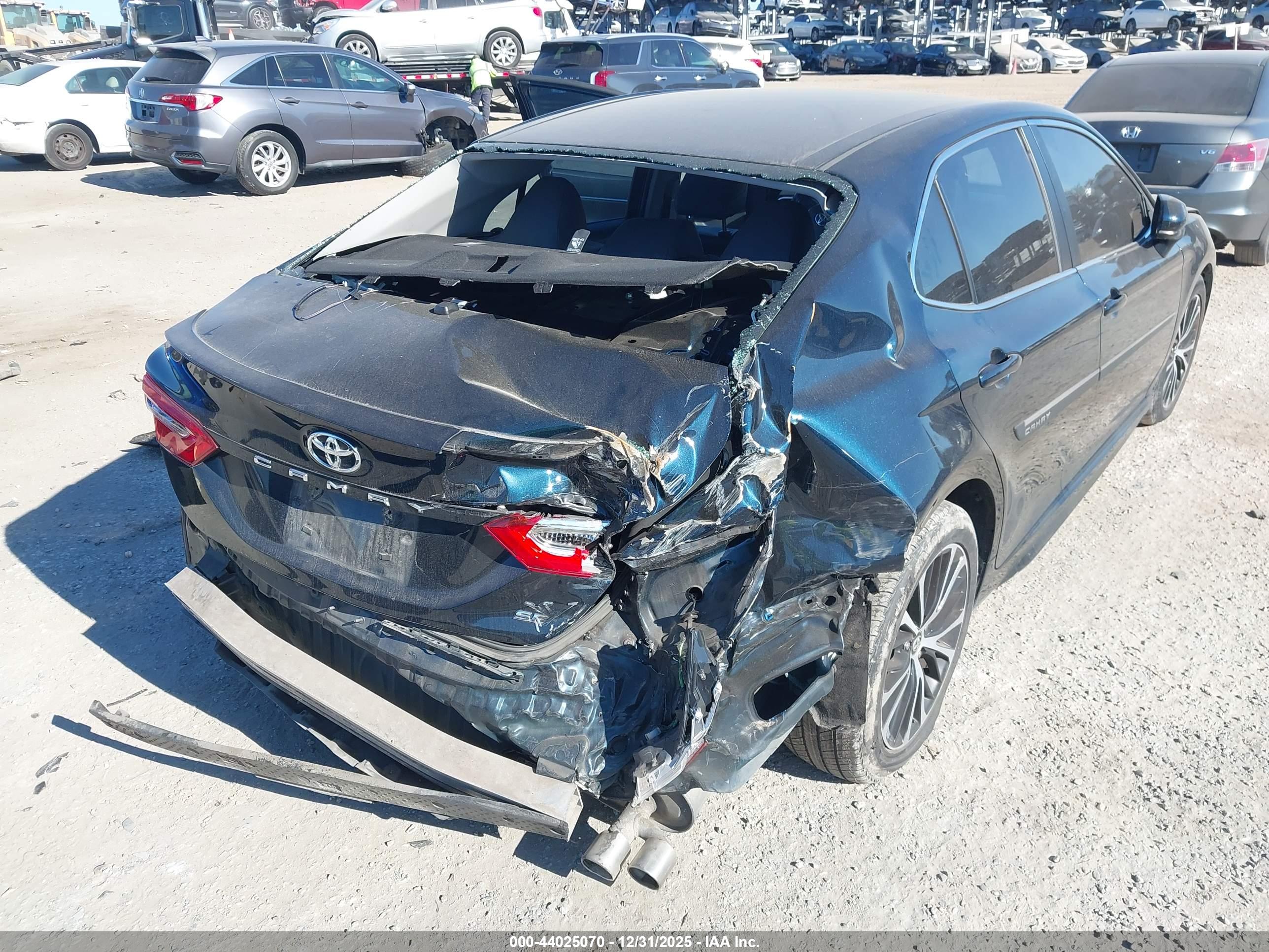 TOYOTA CAMRY image 6