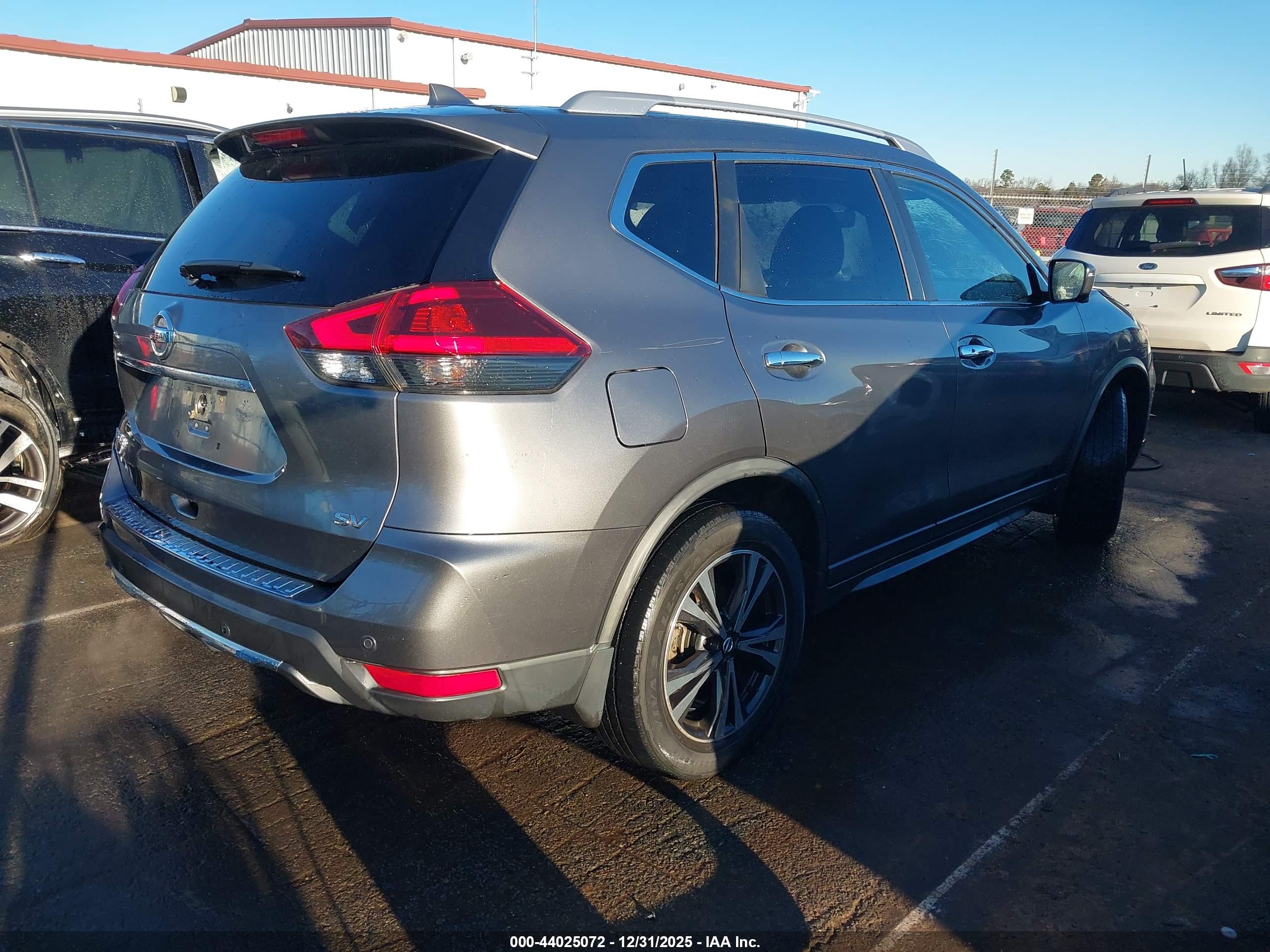 NISSAN ROGUE image 4